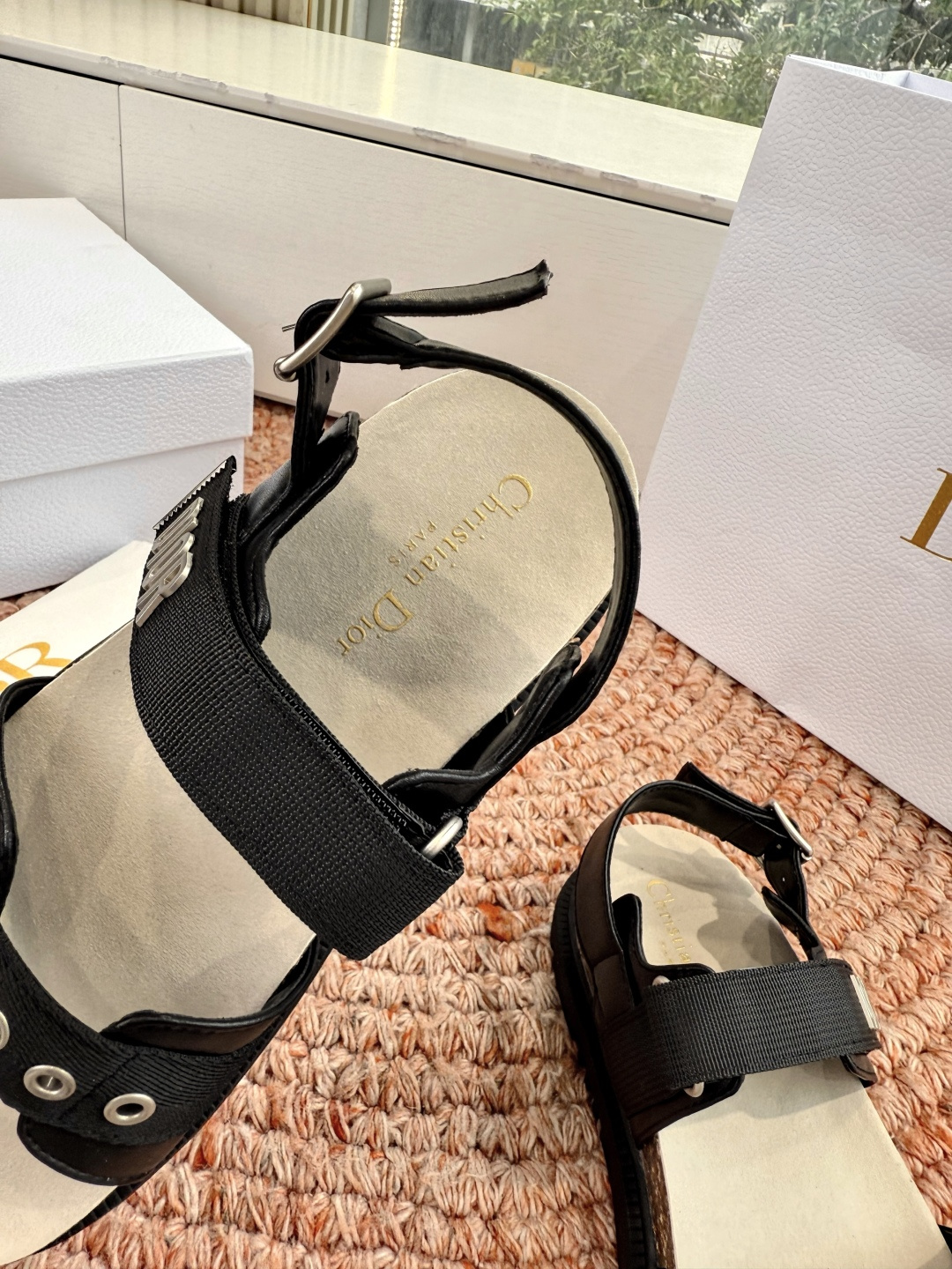 🌾代购级G133𝐃𝐢𝐎𝐑 迪奥2026早春新款凉鞋一眼就想要的凉鞋简单大方‘低调奢华！配上醒目的Chan