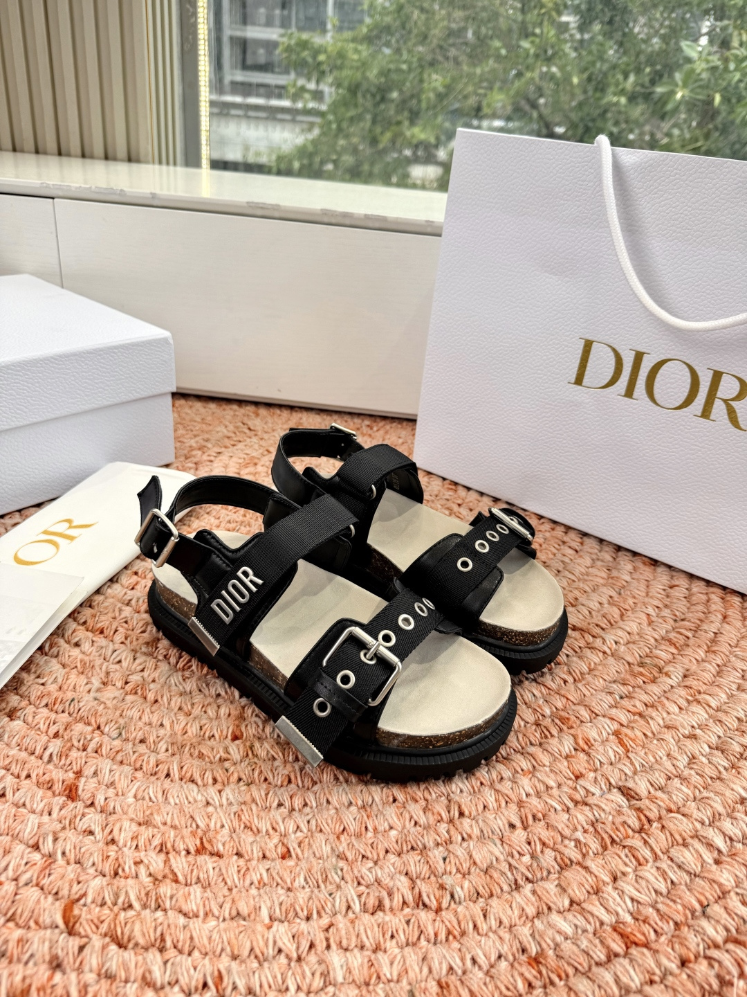 🌾代购级G133𝐃𝐢𝐎𝐑 迪奥2026早春新款凉鞋一眼就想要的凉鞋简单大方‘低调奢华！配上醒目的Chan
