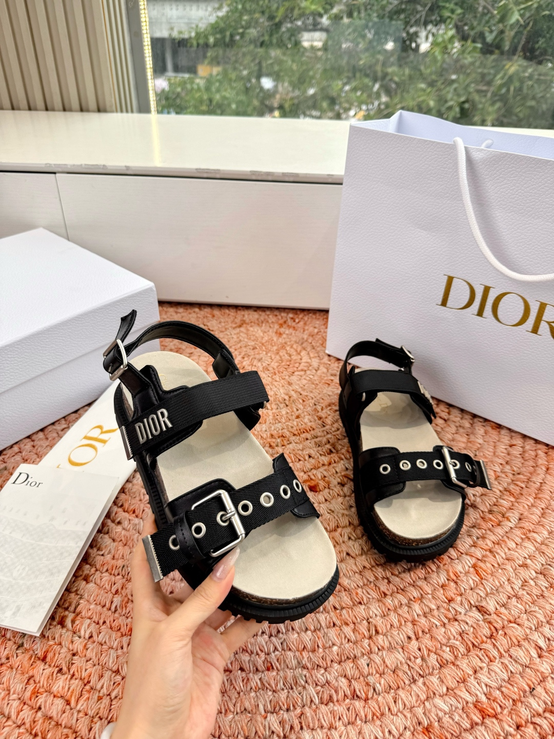 🌾代购级G133𝐃𝐢𝐎𝐑 迪奥2026早春新款凉鞋一眼就想要的凉鞋简单大方‘低调奢华！配上醒目的Chan