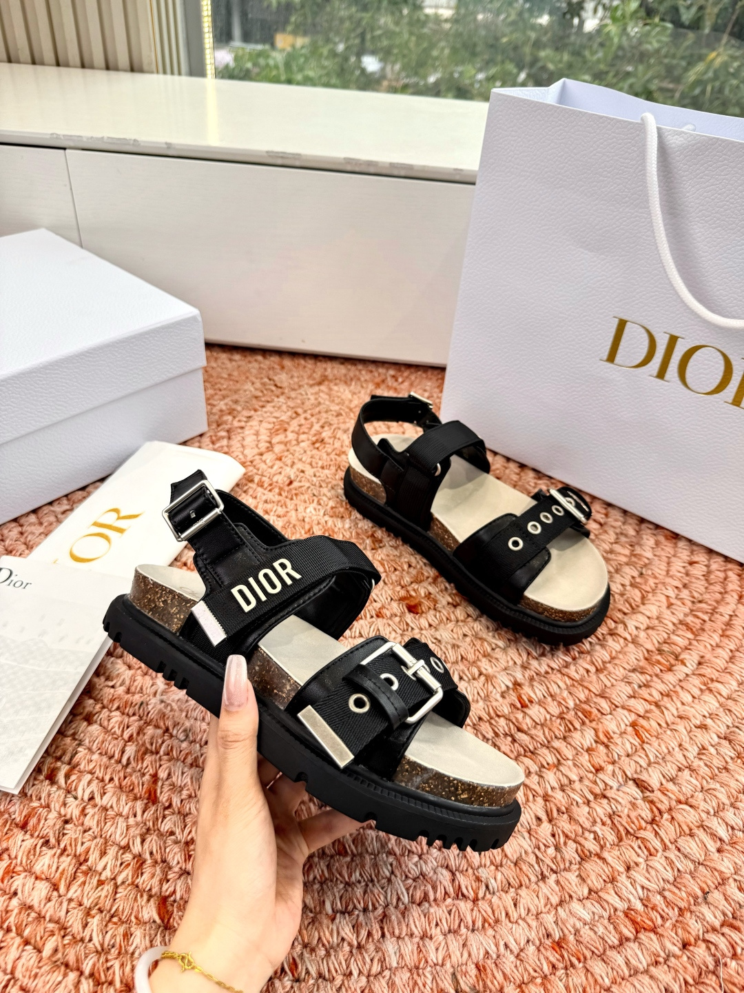 🌾代购级G133𝐃𝐢𝐎𝐑 迪奥2026早春新款凉鞋一眼就想要的凉鞋简单大方‘低调奢华！配上醒目的Chan