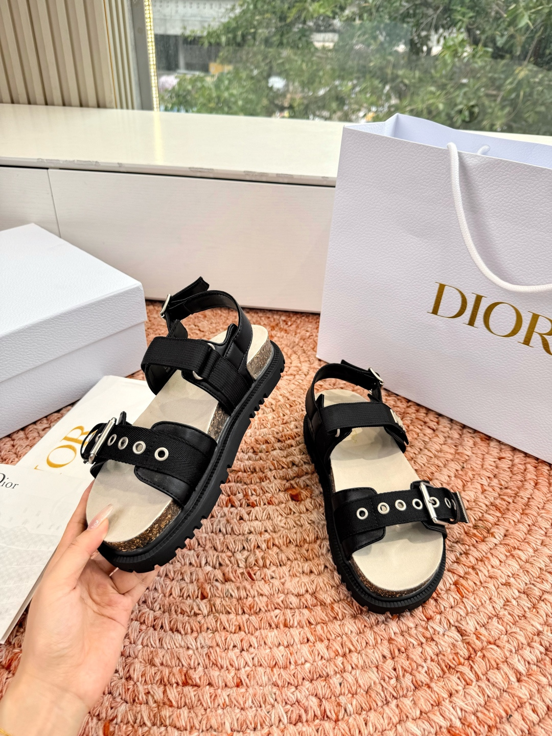 🌾代购级G133𝐃𝐢𝐎𝐑 迪奥2026早春新款凉鞋一眼就想要的凉鞋简单大方‘低调奢华！配上醒目的Chan