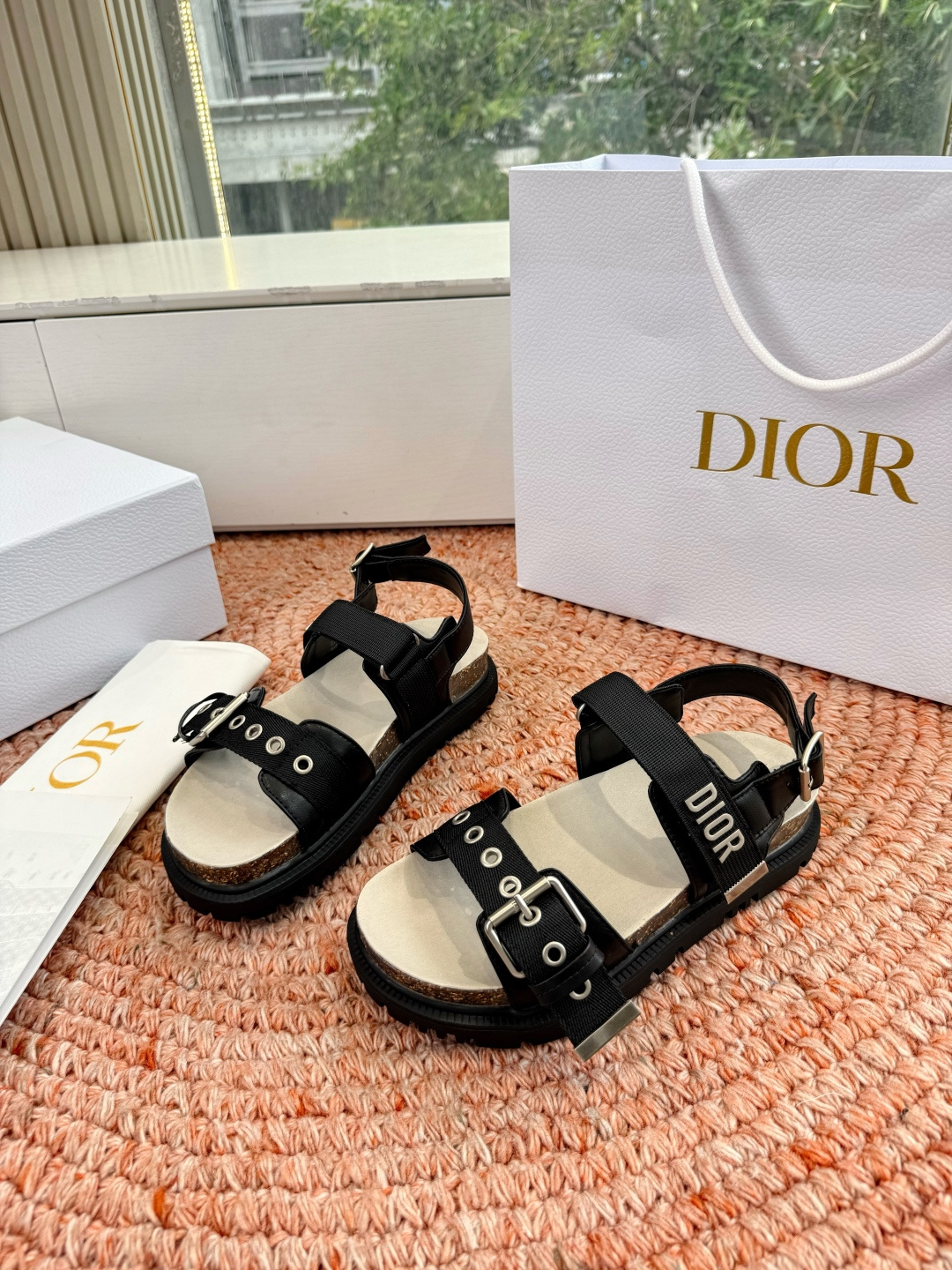 🌾代购级G133𝐃𝐢𝐎𝐑 迪奥2026早春新款凉鞋一眼就想要的凉鞋简单大方‘低调奢华！配上醒目的Chan