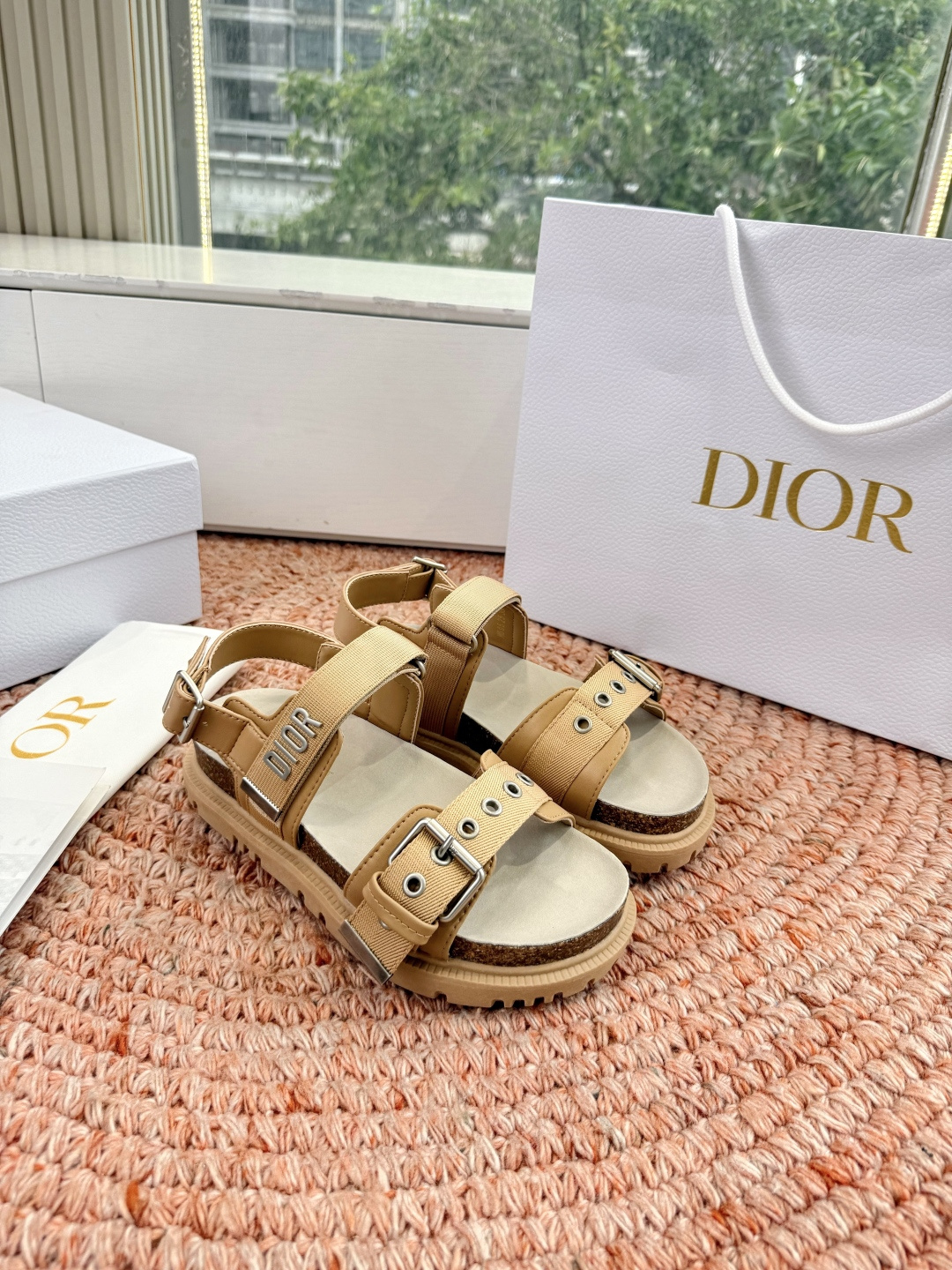 🌾代购级G133𝐃𝐢𝐎𝐑 迪奥2026早春新款凉鞋一眼就想要的凉鞋简单大方‘低调奢华！配上醒目的Chan