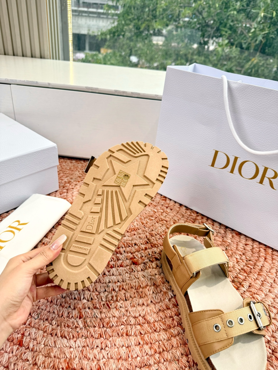 🌾代购级G133𝐃𝐢𝐎𝐑 迪奥2026早春新款凉鞋一眼就想要的凉鞋简单大方‘低调奢华！配上醒目的Chan