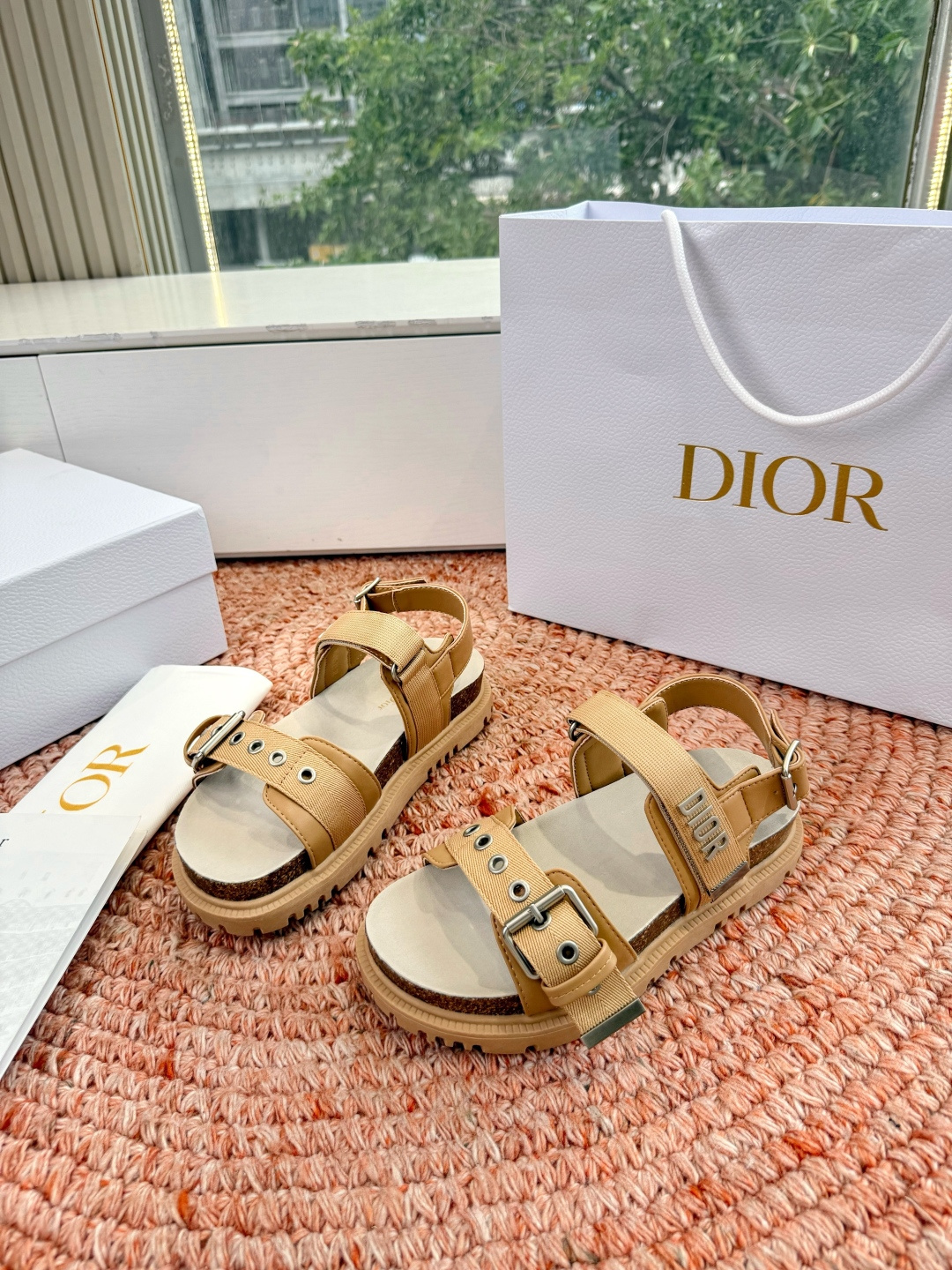 🌾代购级G133𝐃𝐢𝐎𝐑 迪奥2026早春新款凉鞋一眼就想要的凉鞋简单大方‘低调奢华！配上醒目的Chan