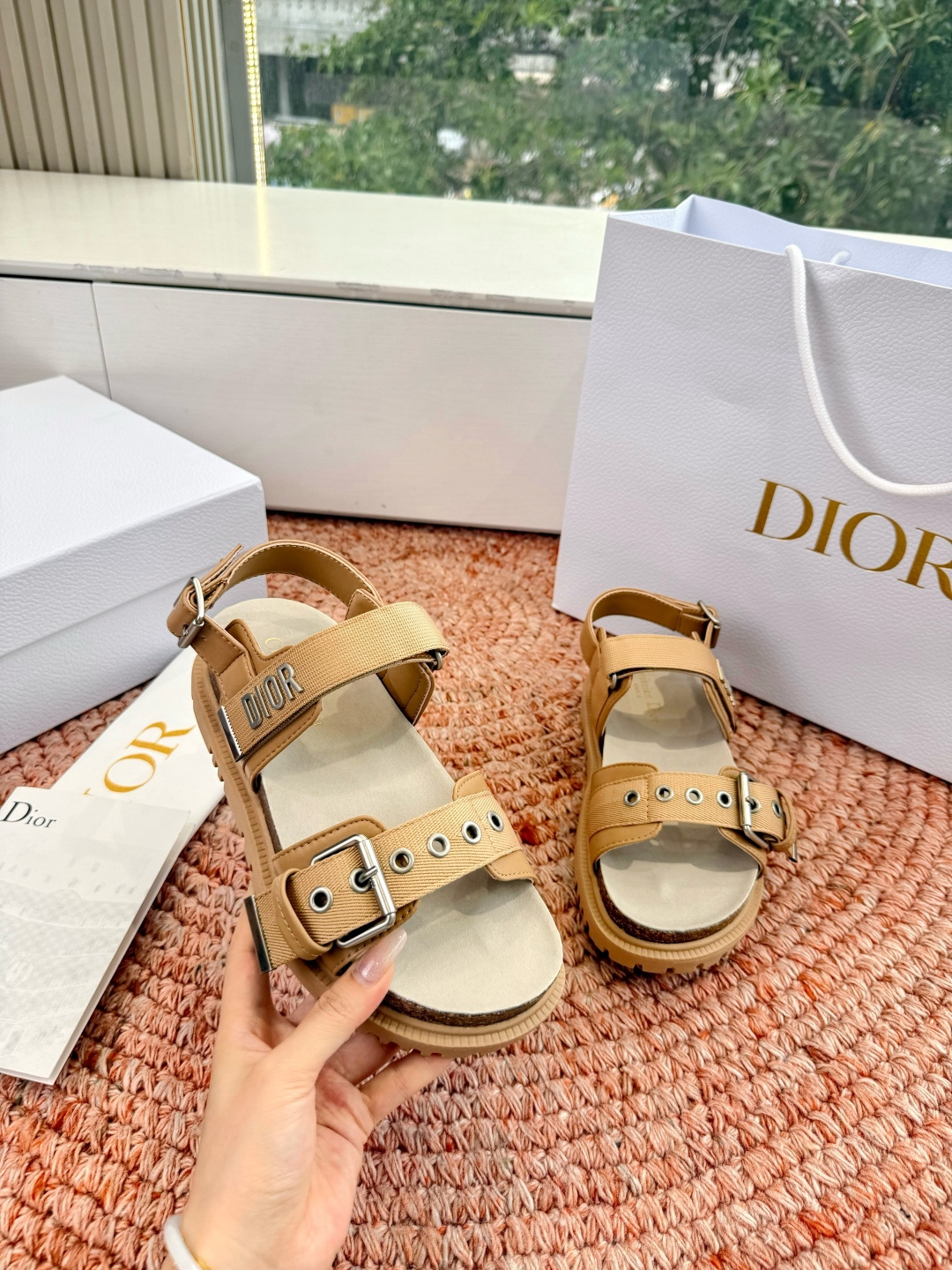 🌾代购级G133𝐃𝐢𝐎𝐑 迪奥2026早春新款凉鞋一眼就想要的凉鞋简单大方‘低调奢华！配上醒目的Chan