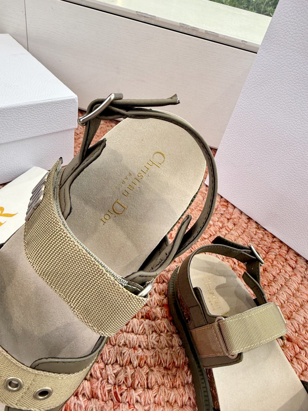 🌾代购级G133𝐃𝐢𝐎𝐑 迪奥2026早春新款凉鞋一眼就想要的凉鞋简单大方‘低调奢华！配上醒目的Chan