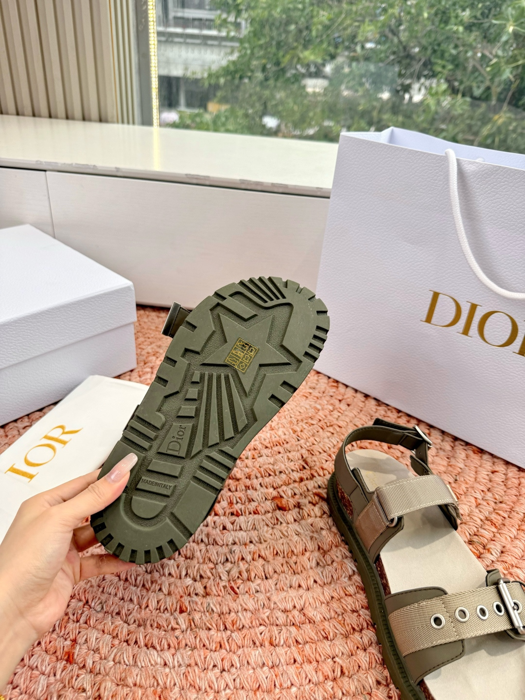 🌾代购级G133𝐃𝐢𝐎𝐑 迪奥2026早春新款凉鞋一眼就想要的凉鞋简单大方‘低调奢华！配上醒目的Chan