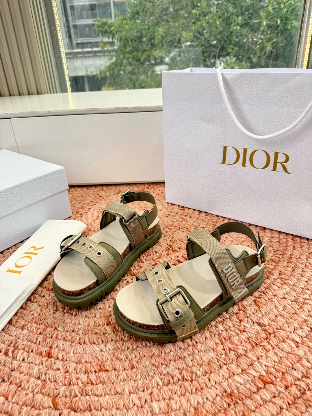 🌾代购级G133𝐃𝐢𝐎𝐑 迪奥2026早春新款凉鞋一眼就想要的凉鞋简单大方‘低调奢华！配上醒目的Chan