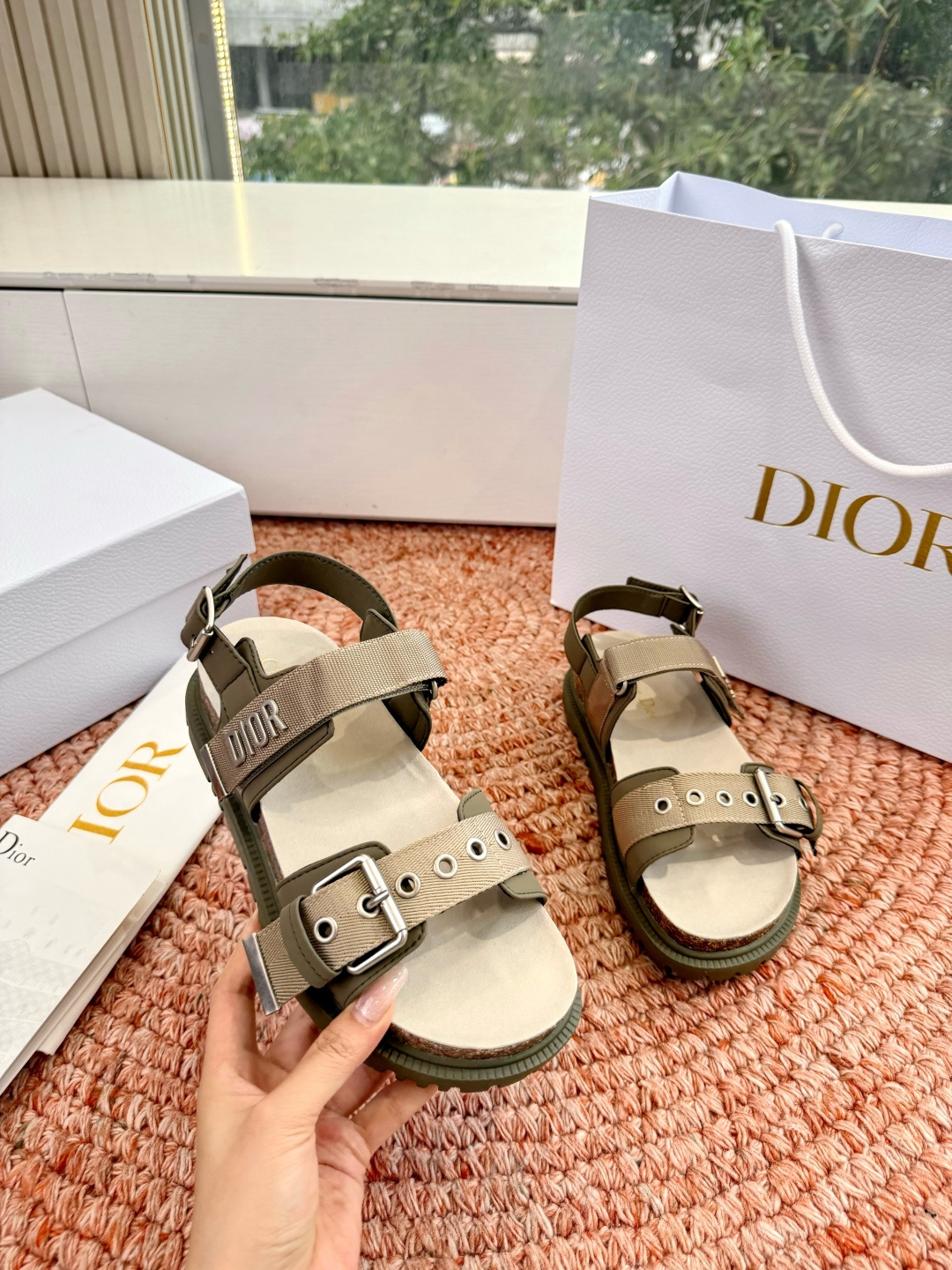🌾代购级G133𝐃𝐢𝐎𝐑 迪奥2026早春新款凉鞋一眼就想要的凉鞋简单大方‘低调奢华！配上醒目的Chan