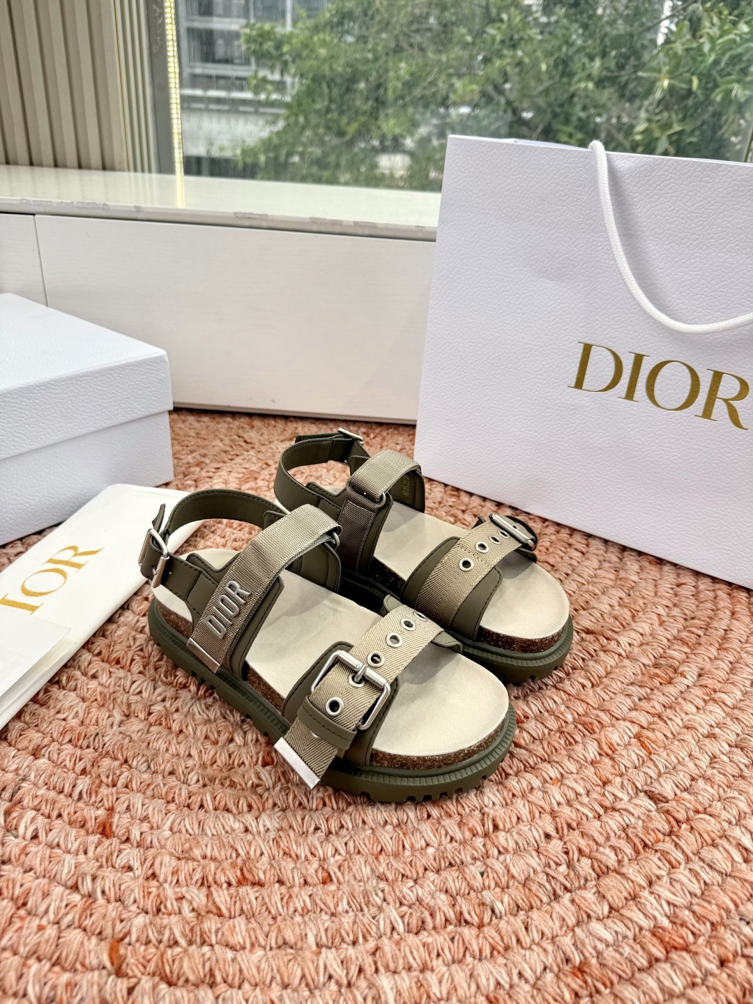 🌾代购级G133𝐃𝐢𝐎𝐑 迪奥2026早春新款凉鞋一眼就想要的凉鞋简单大方‘低调奢华！配上醒目的Chan