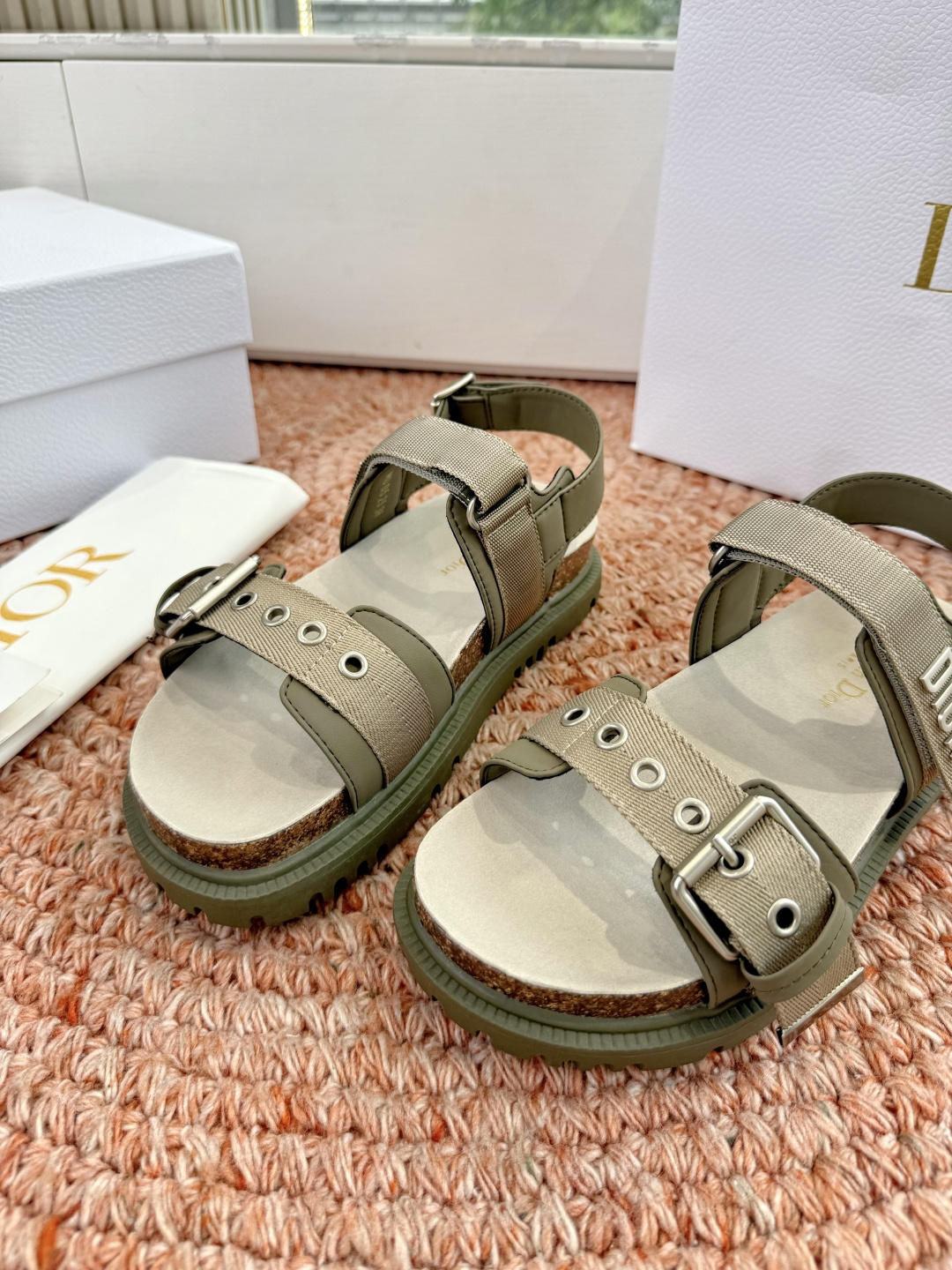 🌾代购级G133𝐃𝐢𝐎𝐑 迪奥2026早春新款凉鞋一眼就想要的凉鞋简单大方‘低调奢华！配上醒目的Chan