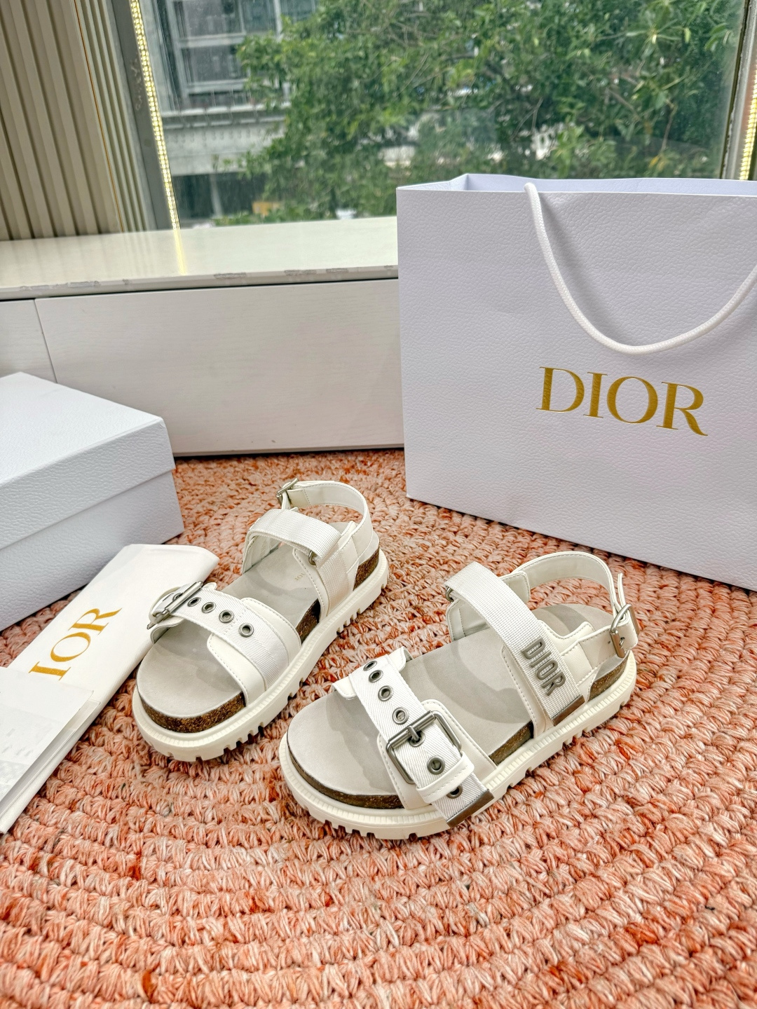 🌾代购级G133𝐃𝐢𝐎𝐑 迪奥2026早春新款凉鞋一眼就想要的凉鞋简单大方‘低调奢华！配上醒目的Chan