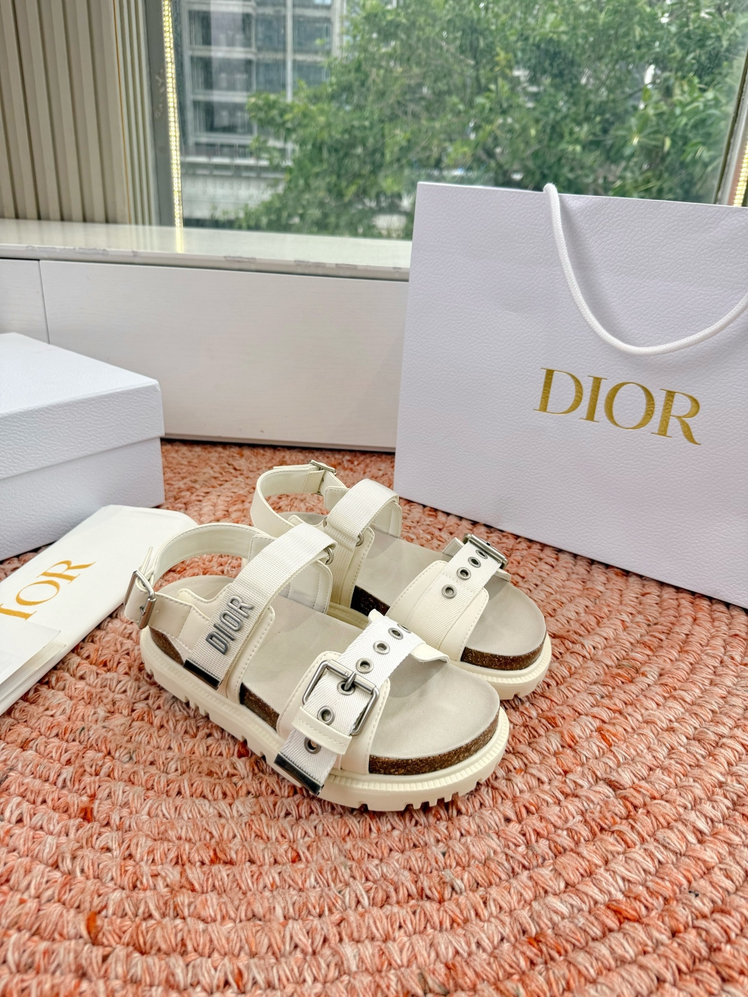 🌾代购级G133𝐃𝐢𝐎𝐑 迪奥2026早春新款凉鞋一眼就想要的凉鞋简单大方‘低调奢华！配上醒目的Chan