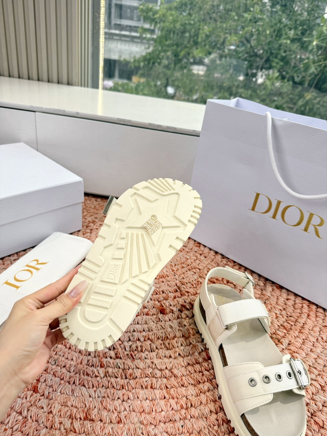 🌾代购级G133𝐃𝐢𝐎𝐑 迪奥2026早春新款凉鞋一眼就想要的凉鞋简单大方‘低调奢华！配上醒目的Chan
