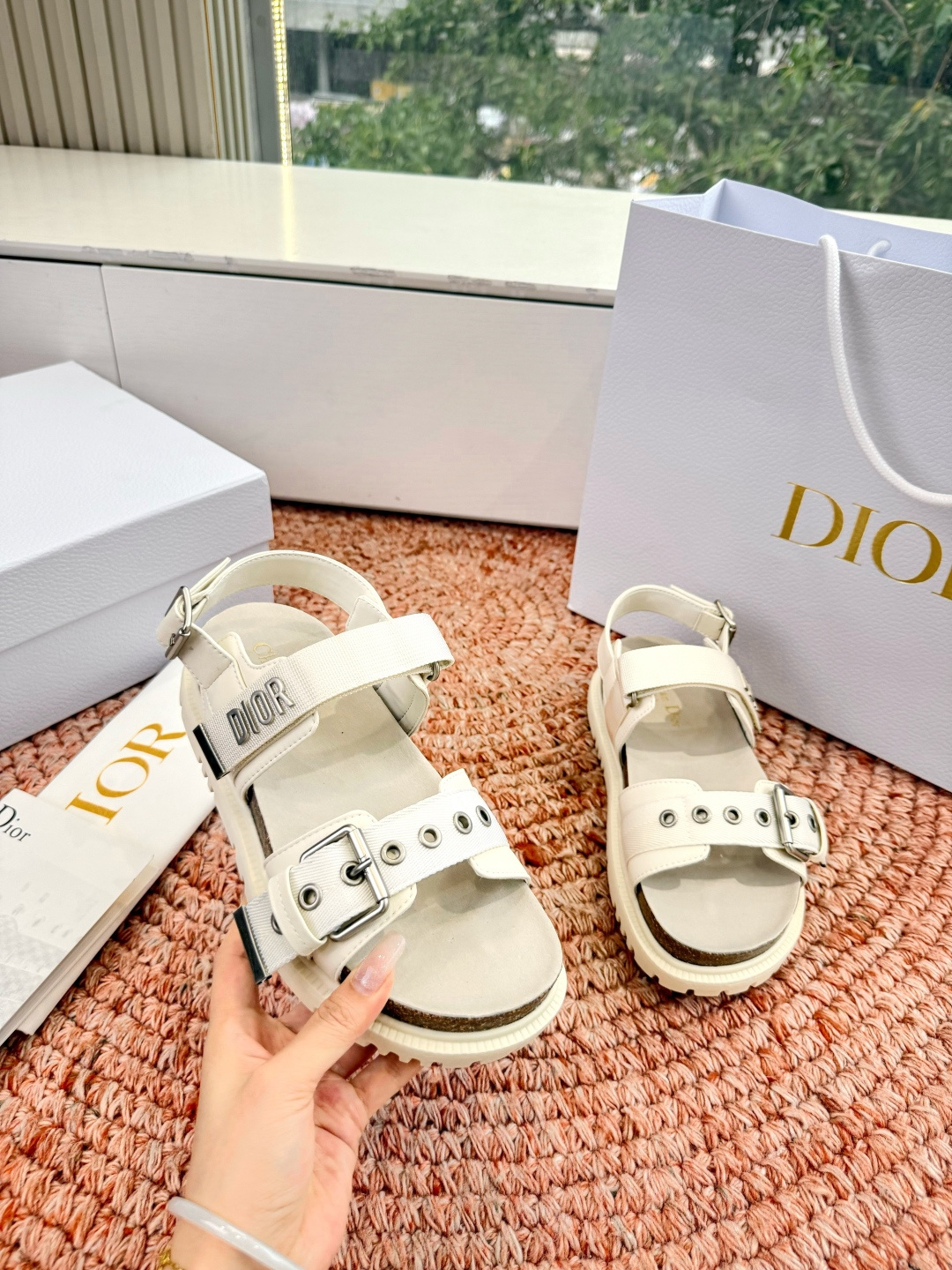 🌾代购级G133𝐃𝐢𝐎𝐑 迪奥2026早春新款凉鞋一眼就想要的凉鞋简单大方‘低调奢华！配上醒目的Chan