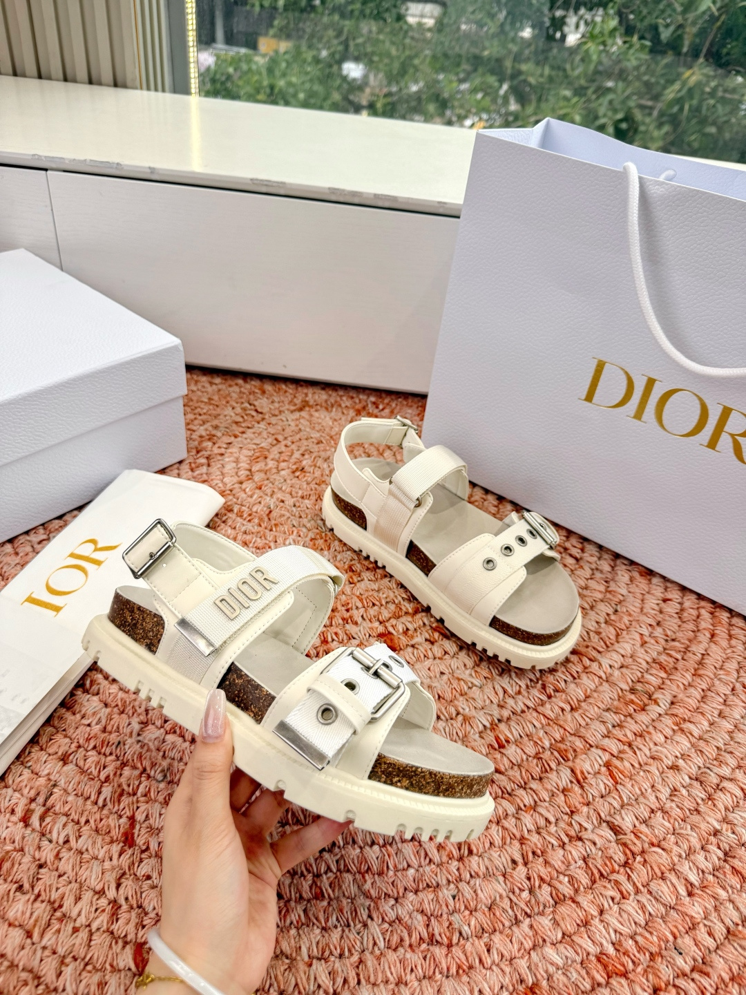 🌾代购级G133𝐃𝐢𝐎𝐑 迪奥2026早春新款凉鞋一眼就想要的凉鞋简单大方‘低调奢华！配上醒目的Chan