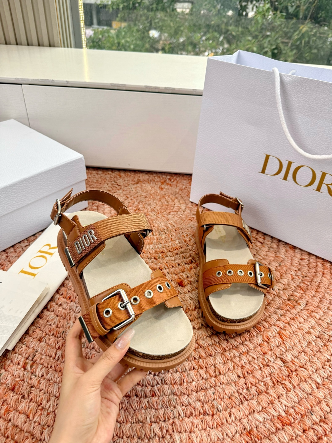 🌾代购级G133𝐃𝐢𝐎𝐑 迪奥2026早春新款凉鞋一眼就想要的凉鞋简单大方‘低调奢华！配上醒目的Chan