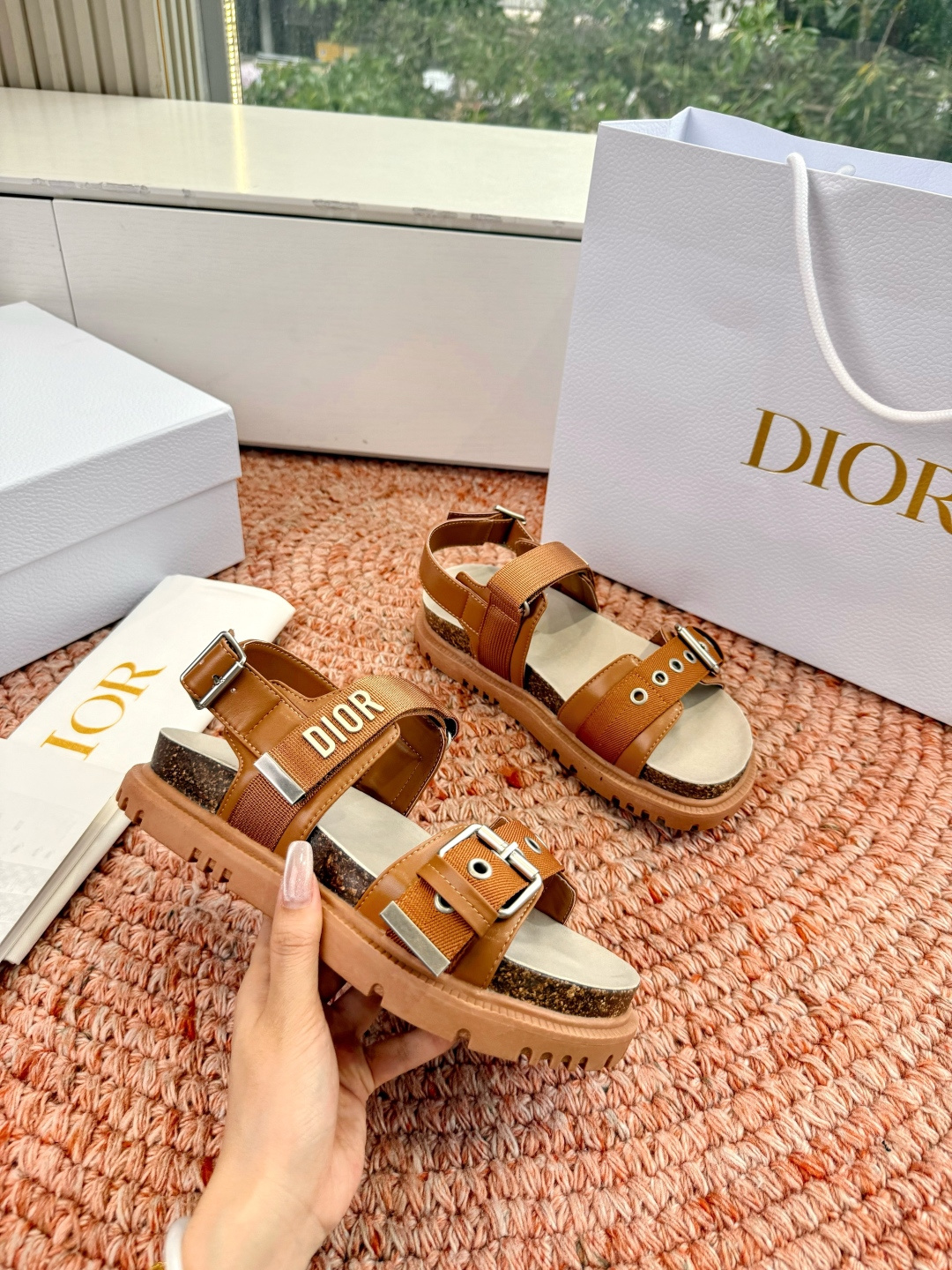 🌾代购级G133𝐃𝐢𝐎𝐑 迪奥2026早春新款凉鞋一眼就想要的凉鞋简单大方‘低调奢华！配上醒目的Chan