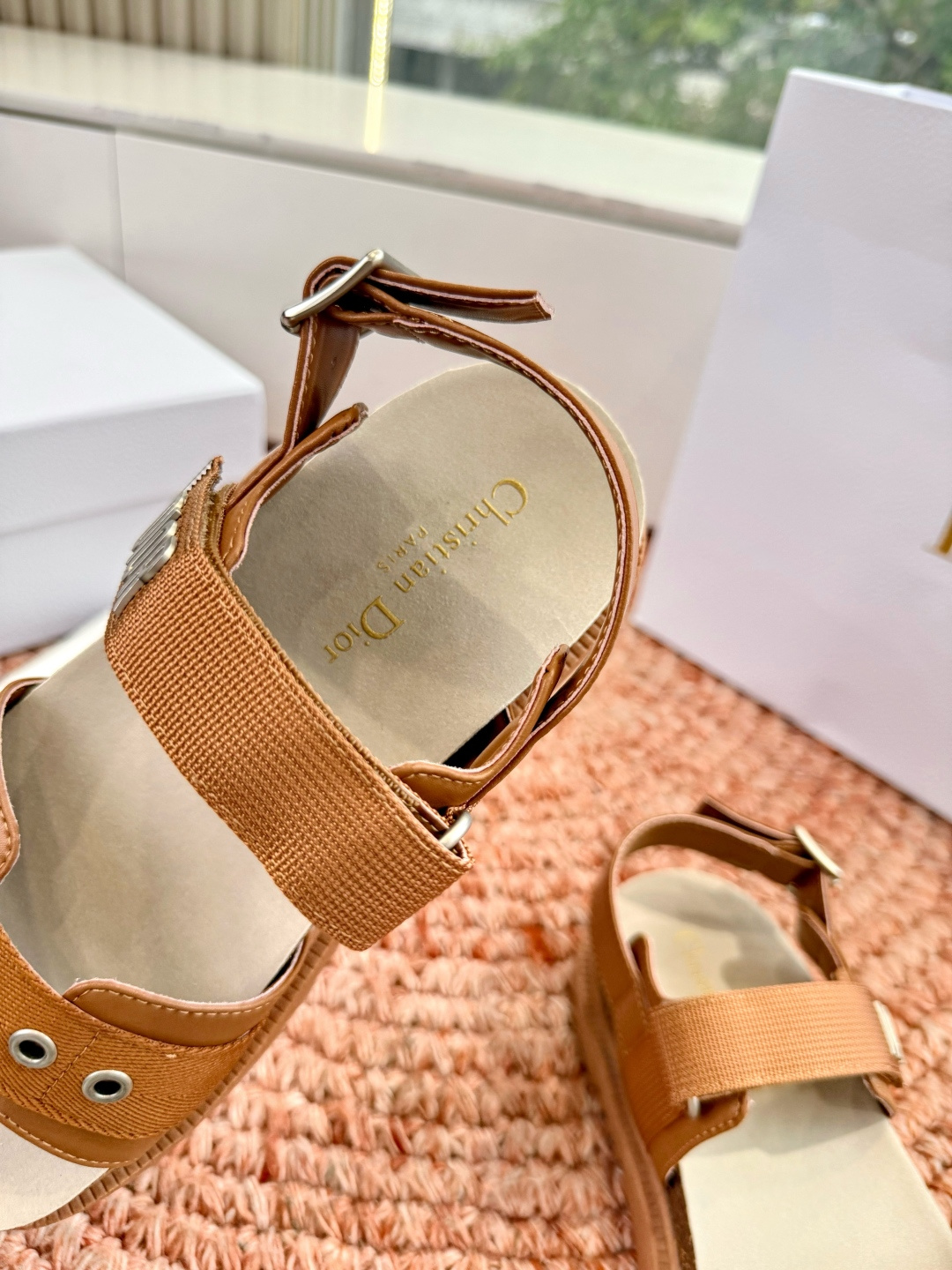 🌾代购级G133𝐃𝐢𝐎𝐑 迪奥2026早春新款凉鞋一眼就想要的凉鞋简单大方‘低调奢华！配上醒目的Chan