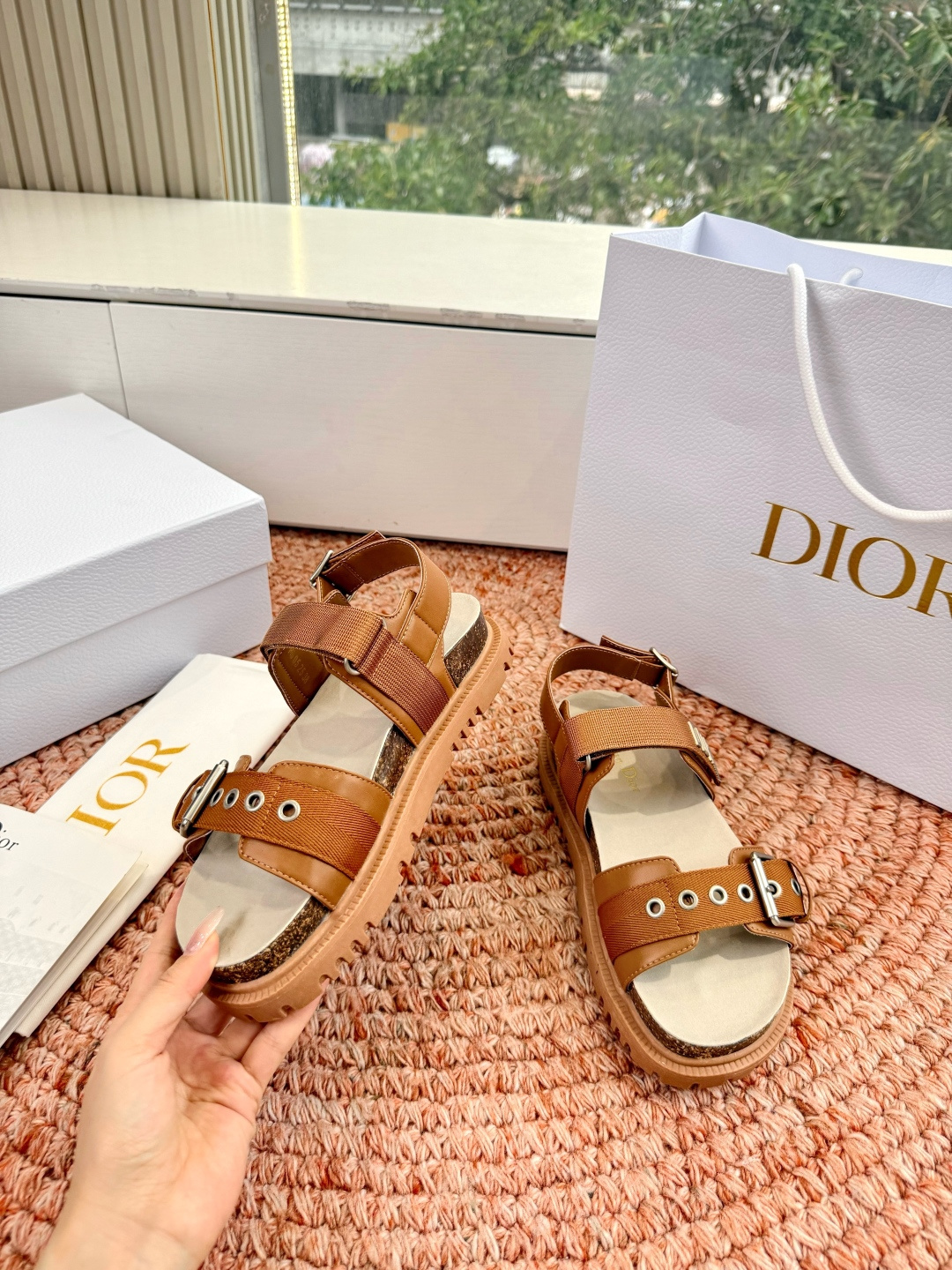 🌾代购级G133𝐃𝐢𝐎𝐑 迪奥2026早春新款凉鞋一眼就想要的凉鞋简单大方‘低调奢华！配上醒目的Chan