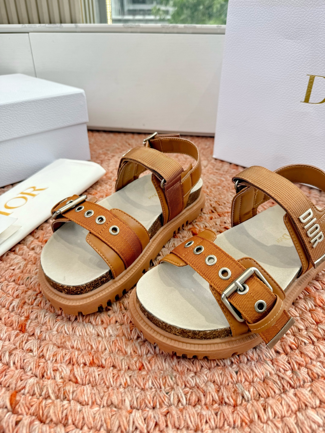 🌾代购级G133𝐃𝐢𝐎𝐑 迪奥2026早春新款凉鞋一眼就想要的凉鞋简单大方‘低调奢华！配上醒目的Chan