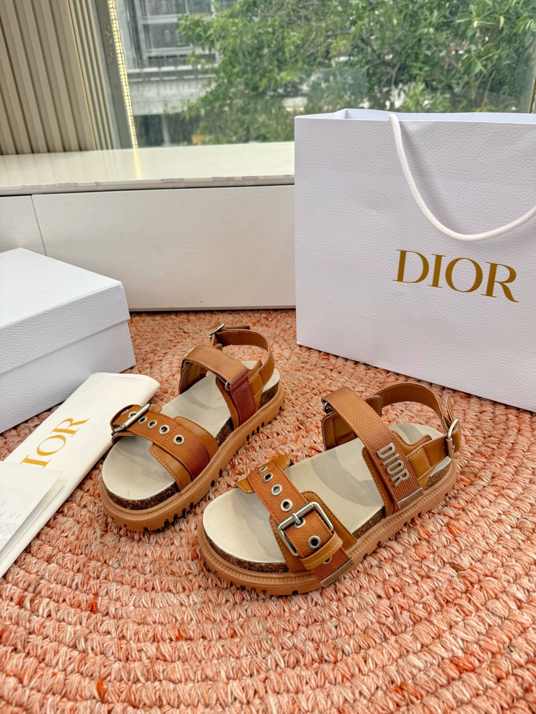 🌾代购级G133𝐃𝐢𝐎𝐑 迪奥2026早春新款凉鞋一眼就想要的凉鞋简单大方‘低调奢华！配上醒目的Chan