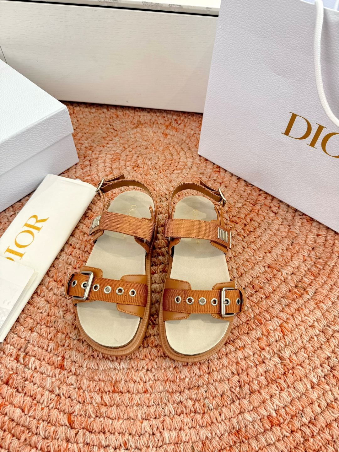 🌾代购级G133𝐃𝐢𝐎𝐑 迪奥2026早春新款凉鞋一眼就想要的凉鞋简单大方‘低调奢华！配上醒目的Chan