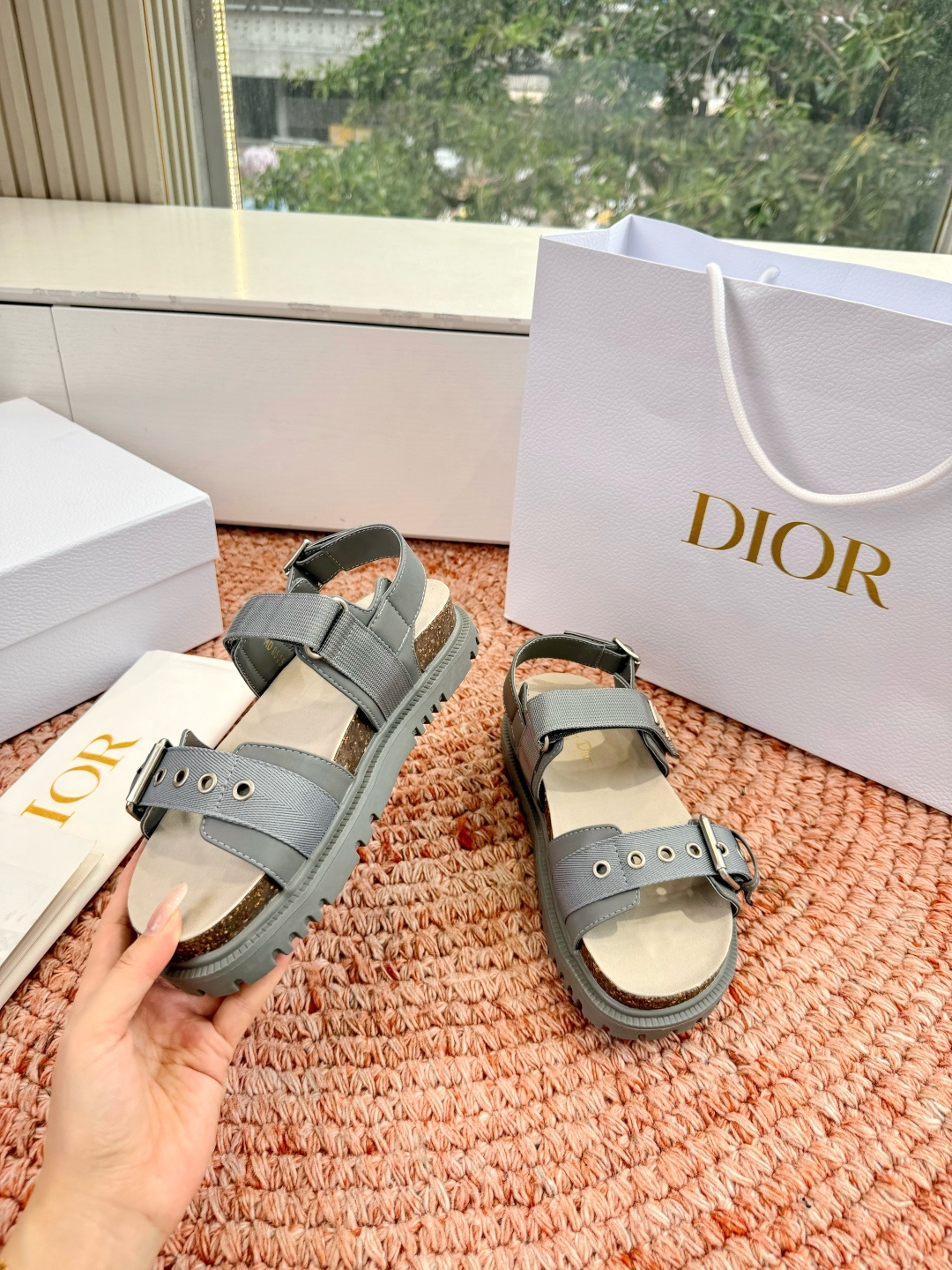 🌾代购级G133𝐃𝐢𝐎𝐑 迪奥2026早春新款凉鞋一眼就想要的凉鞋简单大方‘低调奢华！配上醒目的Chan