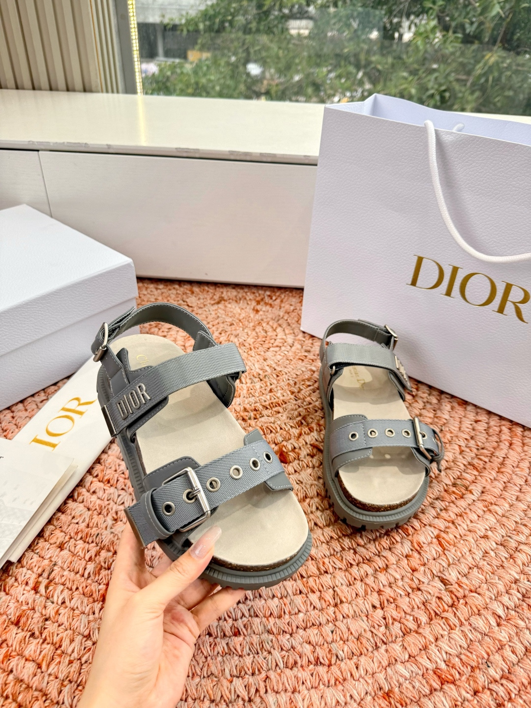 🌾代购级G133𝐃𝐢𝐎𝐑 迪奥2026早春新款凉鞋一眼就想要的凉鞋简单大方‘低调奢华！配上醒目的Chan
