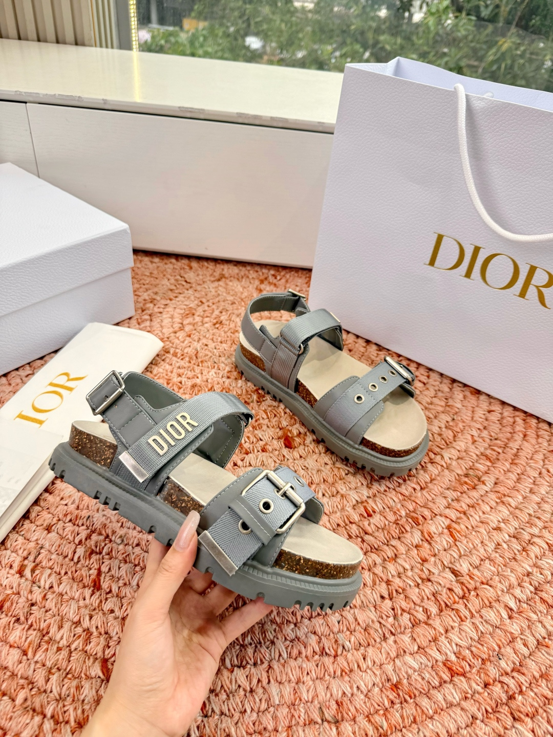 🌾代购级G133𝐃𝐢𝐎𝐑 迪奥2026早春新款凉鞋一眼就想要的凉鞋简单大方‘低调奢华！配上醒目的Chan