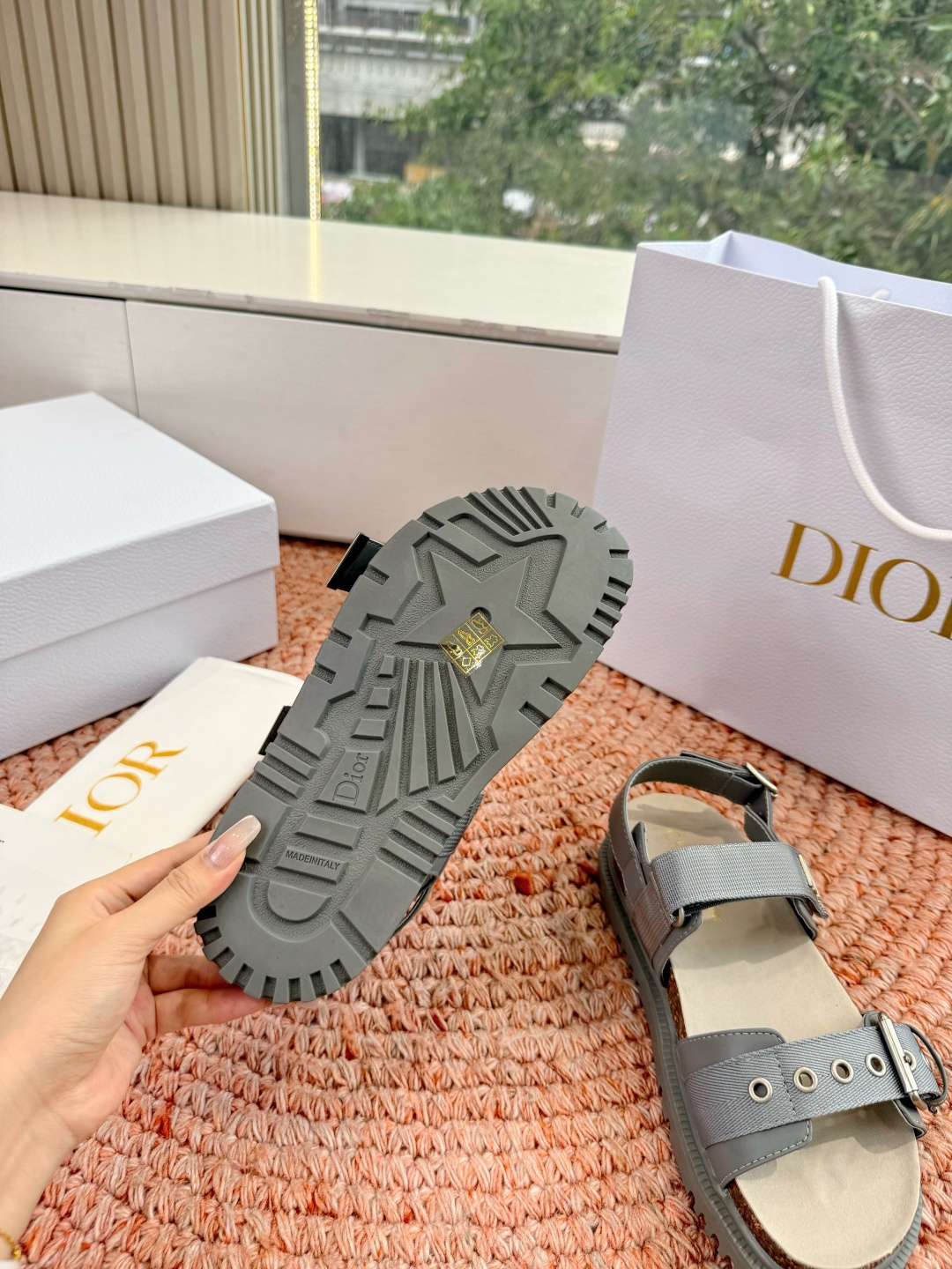 🌾代购级G133𝐃𝐢𝐎𝐑 迪奥2026早春新款凉鞋一眼就想要的凉鞋简单大方‘低调奢华！配上醒目的Chan