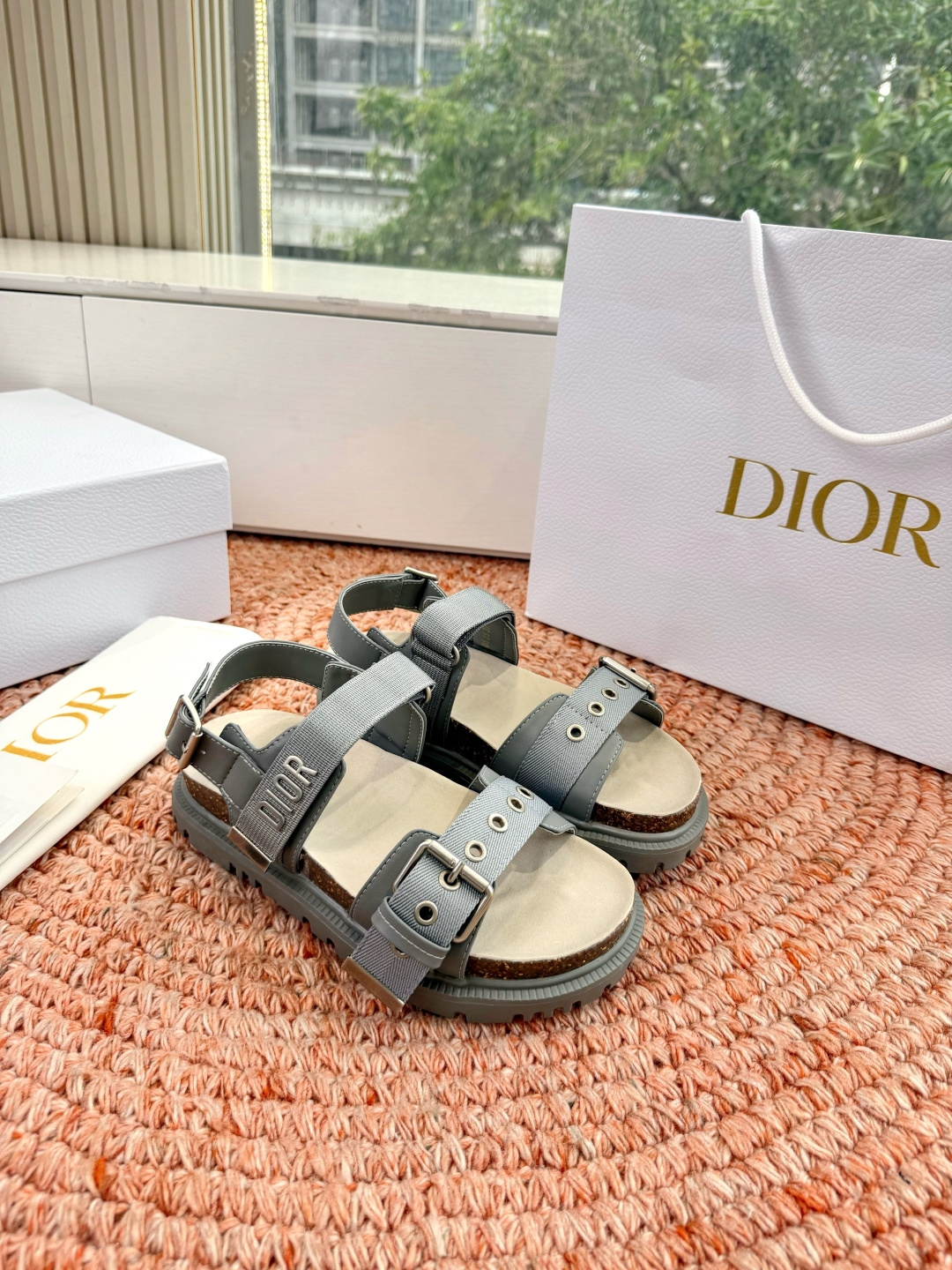 🌾代购级G133𝐃𝐢𝐎𝐑 迪奥2026早春新款凉鞋一眼就想要的凉鞋简单大方‘低调奢华！配上醒目的Chan