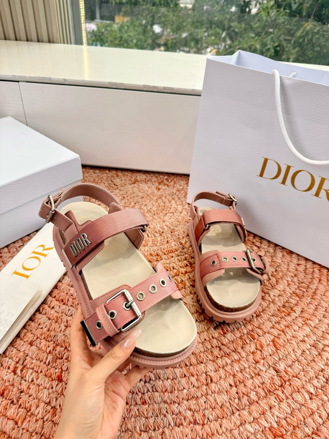 🌾代购级G133𝐃𝐢𝐎𝐑 迪奥2026早春新款凉鞋一眼就想要的凉鞋简单大方‘低调奢华！配上醒目的Chan