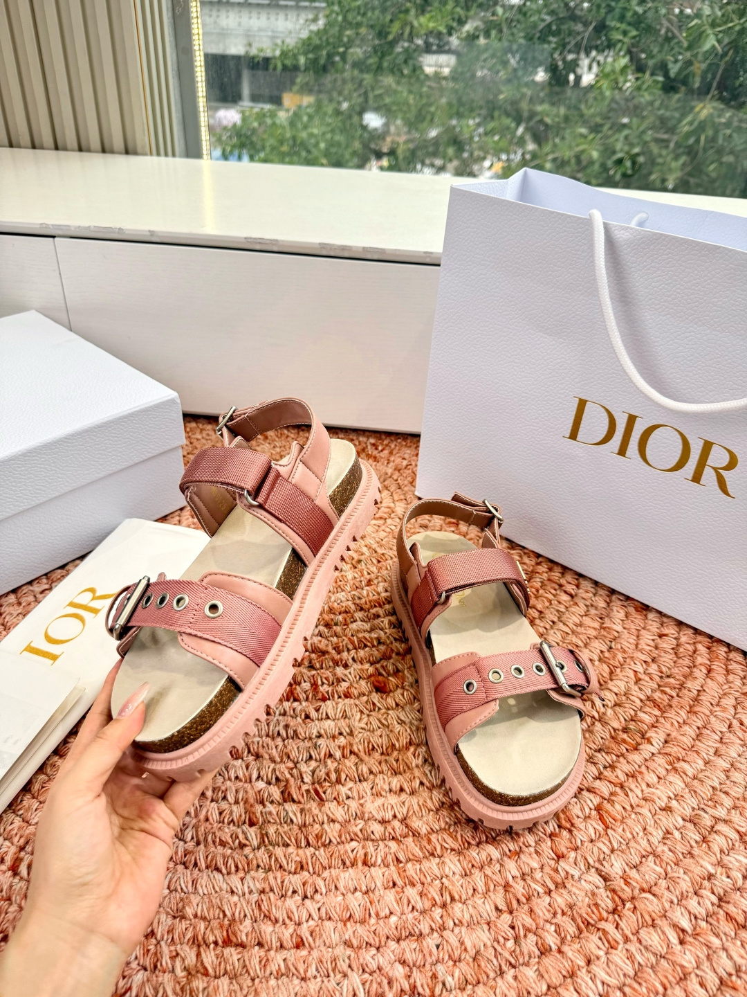 🌾代购级G133𝐃𝐢𝐎𝐑 迪奥2026早春新款凉鞋一眼就想要的凉鞋简单大方‘低调奢华！配上醒目的Chan