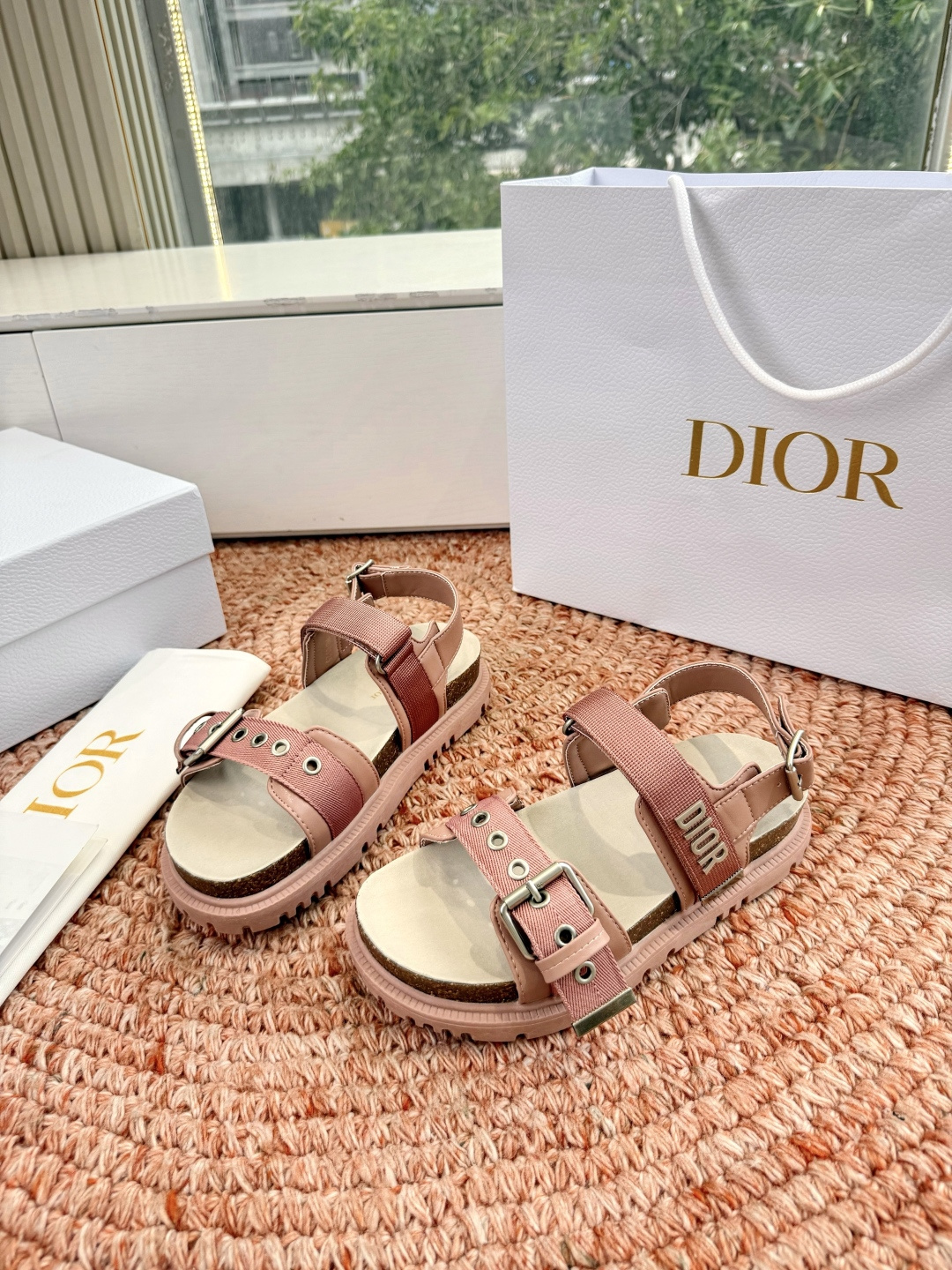 🌾代购级G133𝐃𝐢𝐎𝐑 迪奥2026早春新款凉鞋一眼就想要的凉鞋简单大方‘低调奢华！配上醒目的Chan