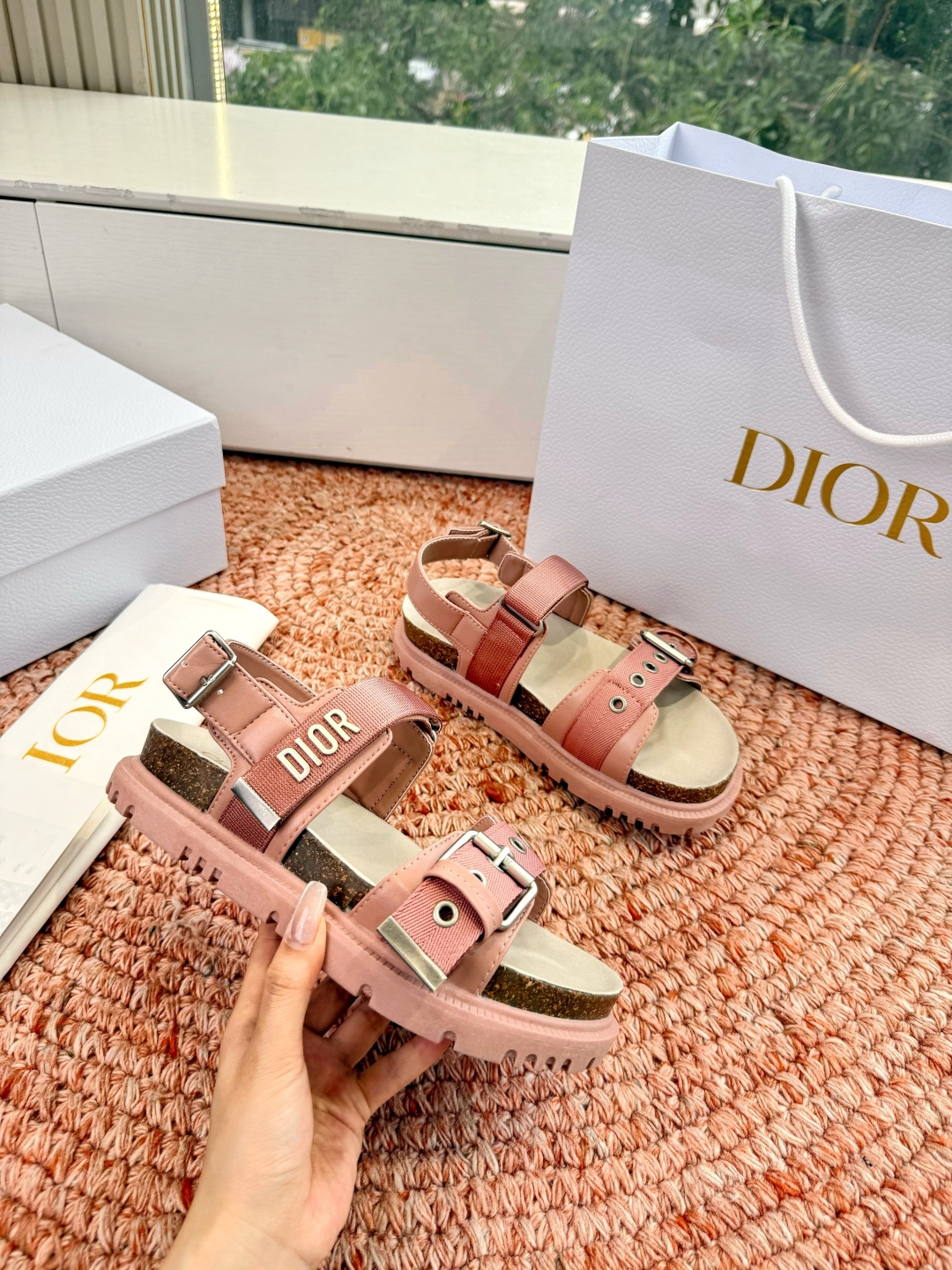 🌾代购级G133𝐃𝐢𝐎𝐑 迪奥2026早春新款凉鞋一眼就想要的凉鞋简单大方‘低调奢华！配上醒目的Chan