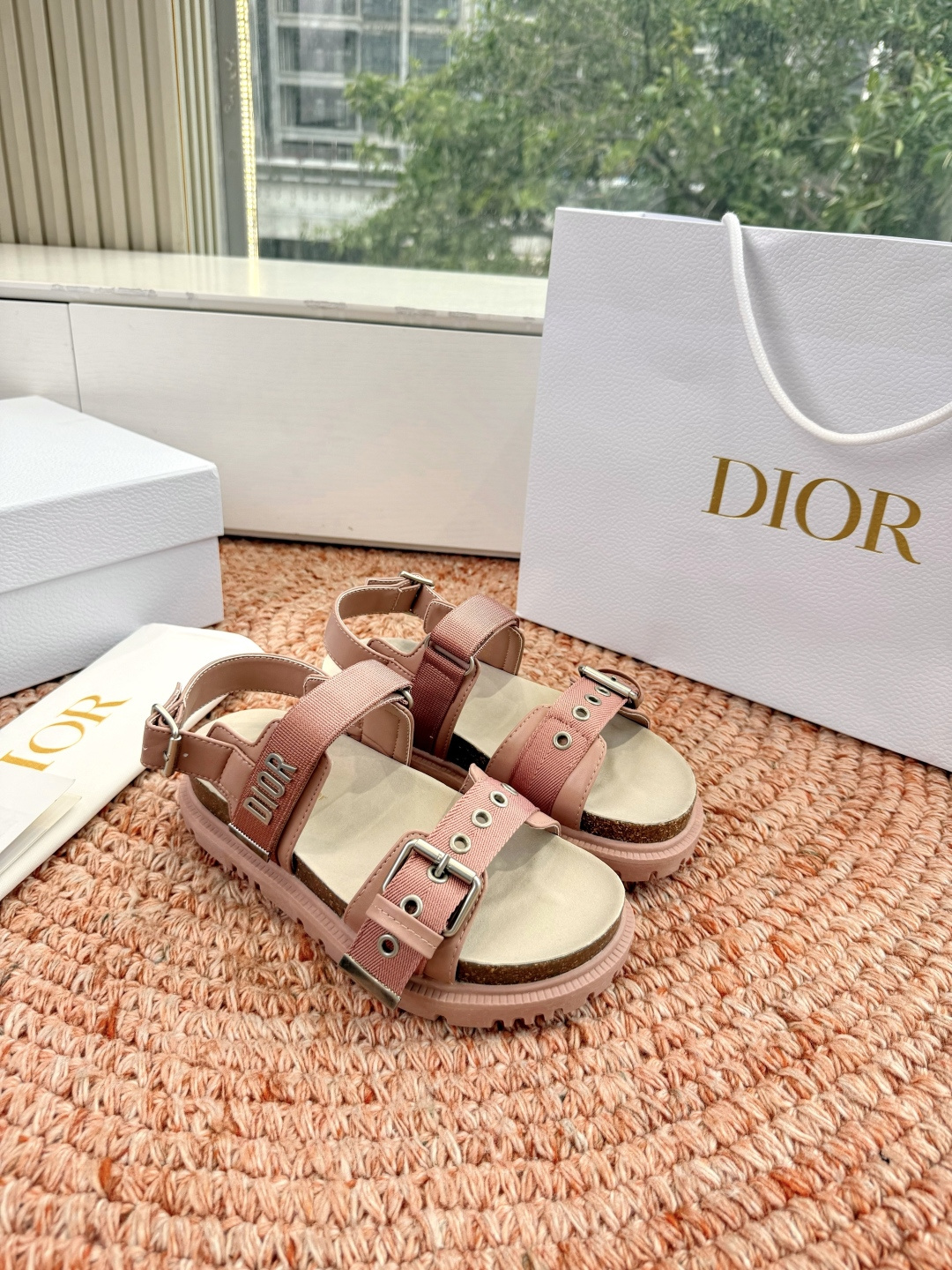 🌾代购级G133𝐃𝐢𝐎𝐑 迪奥2026早春新款凉鞋一眼就想要的凉鞋简单大方‘低调奢华！配上醒目的Chan