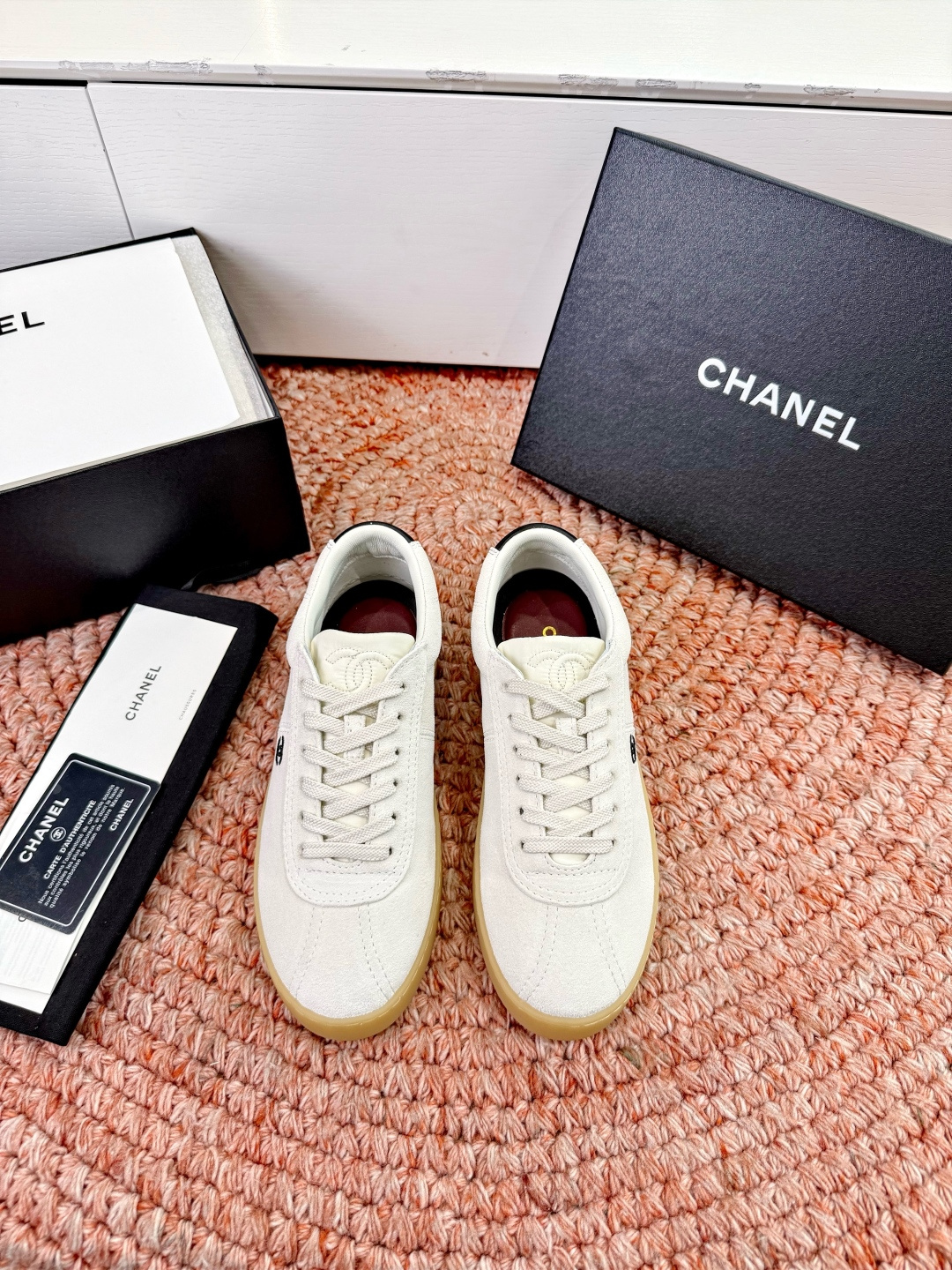 P🌾G059😀所见即所得CHANEL/香奈儿2026新款小香风麂皮圆头熊运动鞋时尚德训鞋休闲鞋面料：进口