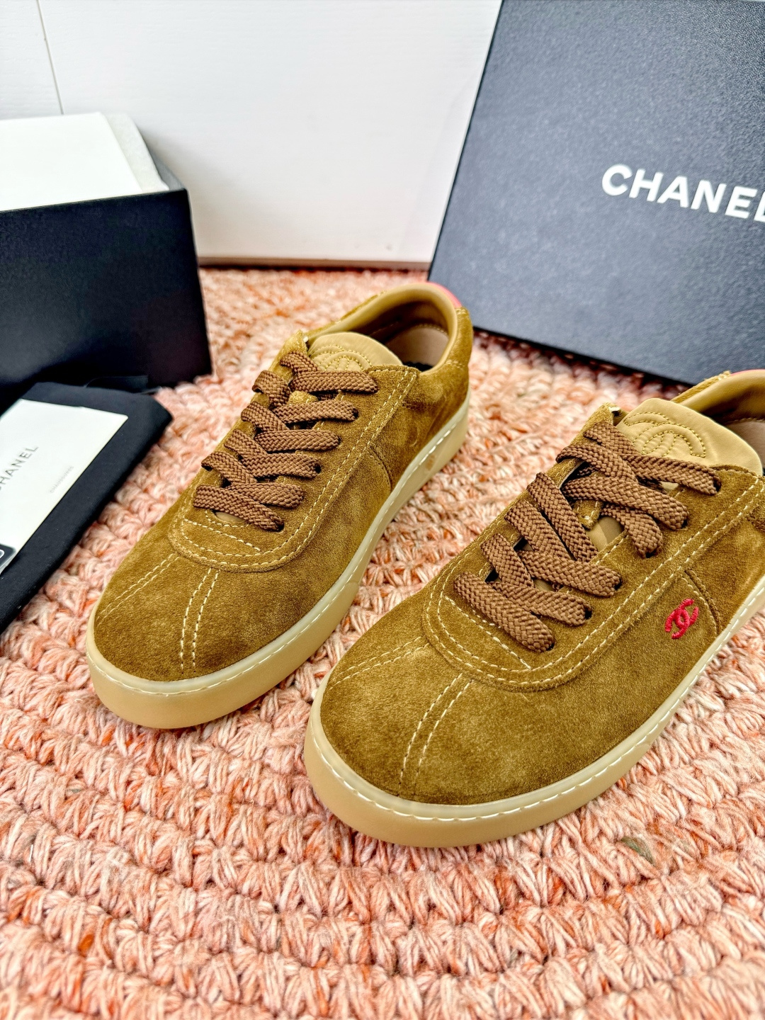 P🌾G059😀所见即所得CHANEL/香奈儿2026新款小香风麂皮圆头熊运动鞋时尚增高鞋休闲鞋面料：进口