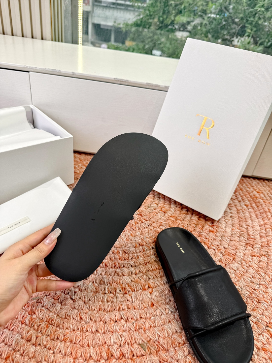 🌾G679所见即所得The row2026新款拖鞋凉鞋会看到会做到这么精细、而且对脚的包容性特别强，把脚