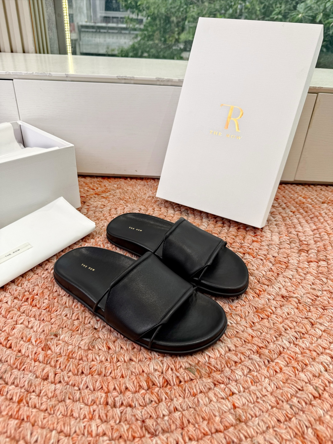 🌾G679所见即所得The row2026新款拖鞋凉鞋会看到会做到这么精细、而且对脚的包容性特别强，把脚