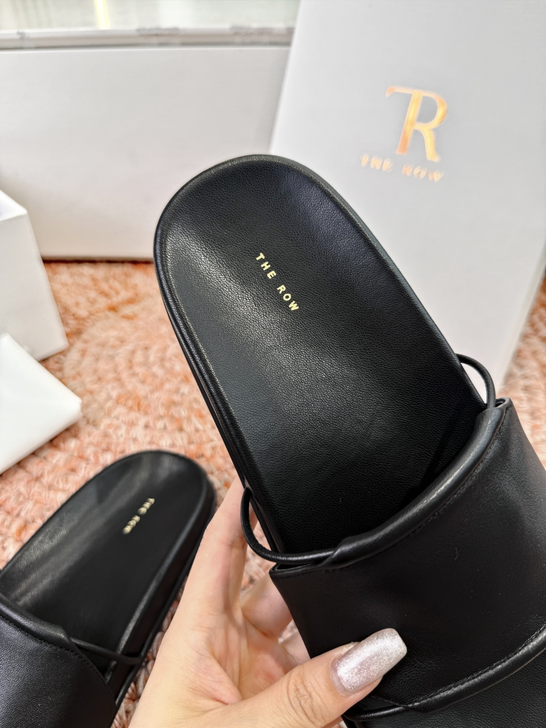 🌾G679所见即所得The row2026新款拖鞋凉鞋会看到会做到这么精细、而且对脚的包容性特别强，把脚