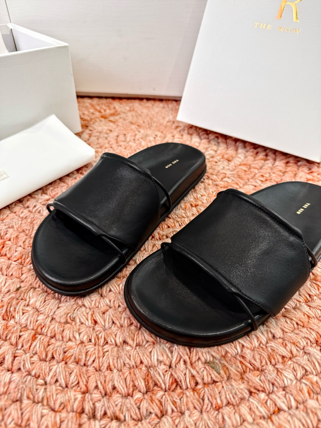 🌾G679所见即所得The row2026新款拖鞋凉鞋会看到会做到这么精细、而且对脚的包容性特别强，把脚