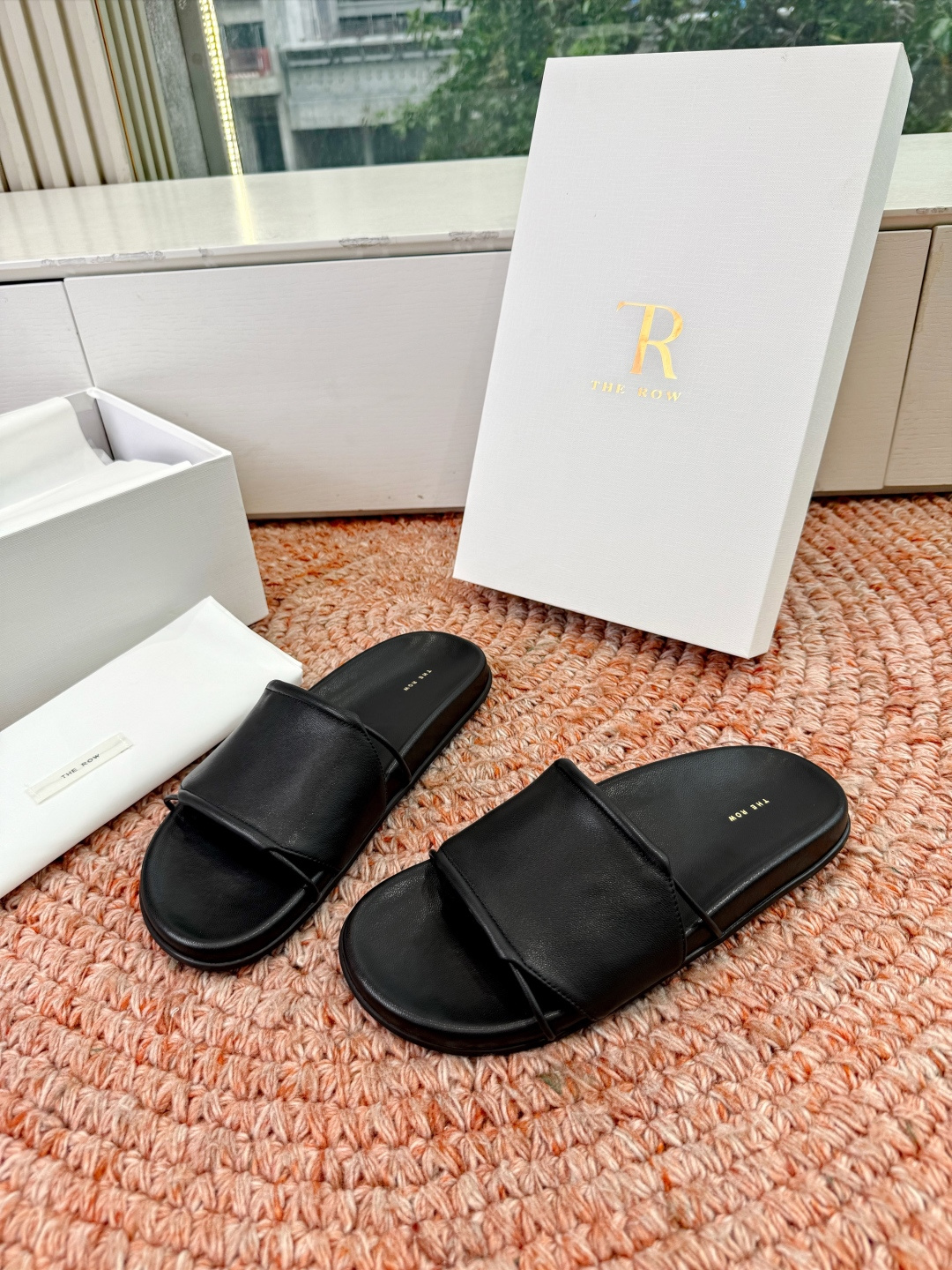 🌾G679所见即所得The row2026新款拖鞋凉鞋会看到会做到这么精细、而且对脚的包容性特别强，把脚