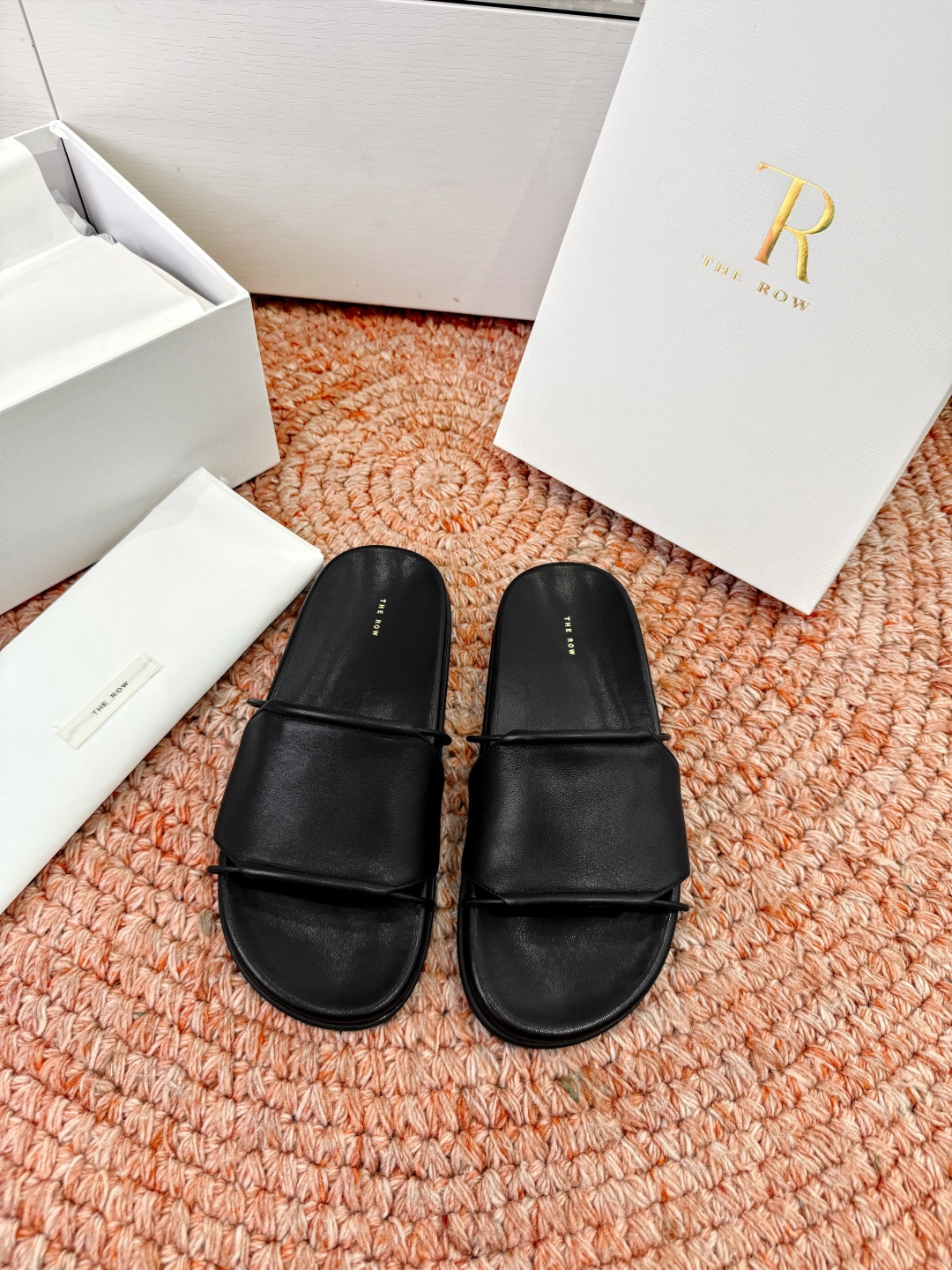 🌾G679所见即所得The row2026新款拖鞋凉鞋会看到会做到这么精细、而且对脚的包容性特别强，把脚