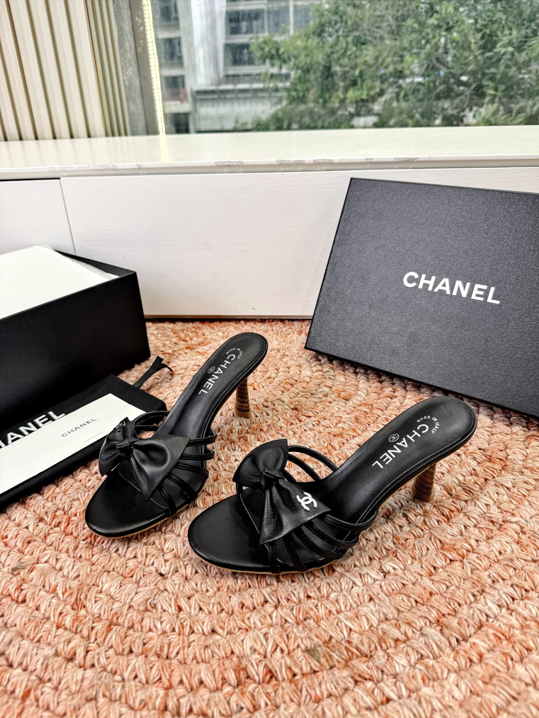 🌾G030😀顶级品质CHANE*｜小香2026走秀款猫跟蝴蝶结圆头高跟鞋凉鞋单鞋如果说季节有味道春夏应该