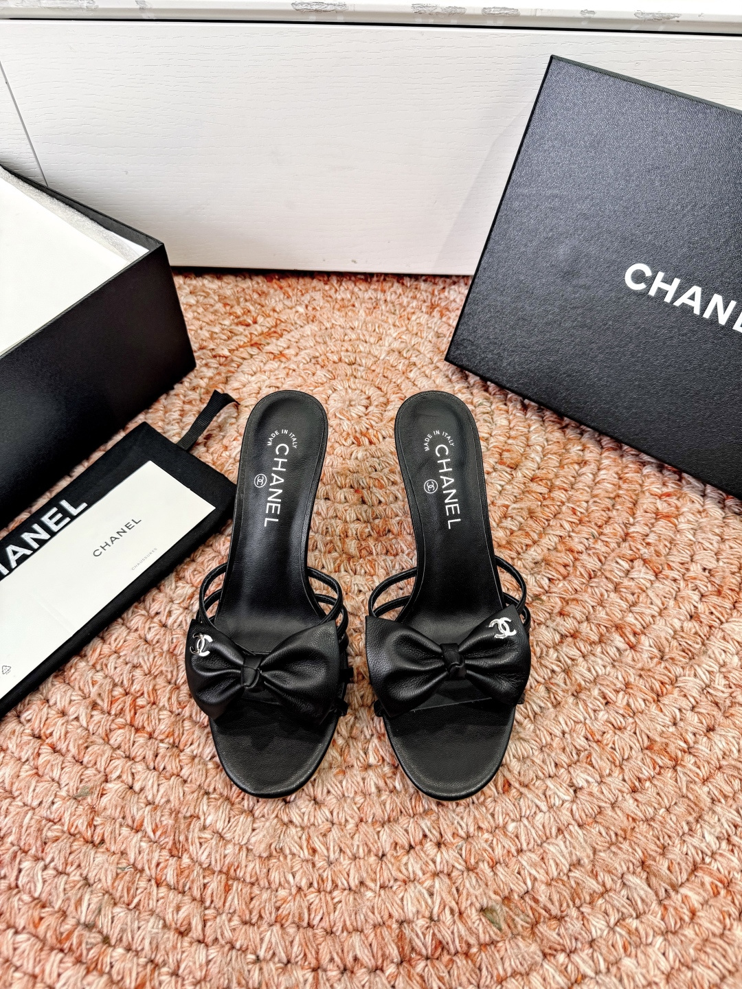 🌾G030😀顶级品质CHANE*｜小香2026走秀款猫跟蝴蝶结圆头高跟鞋凉鞋单鞋如果说季节有味道春夏应该