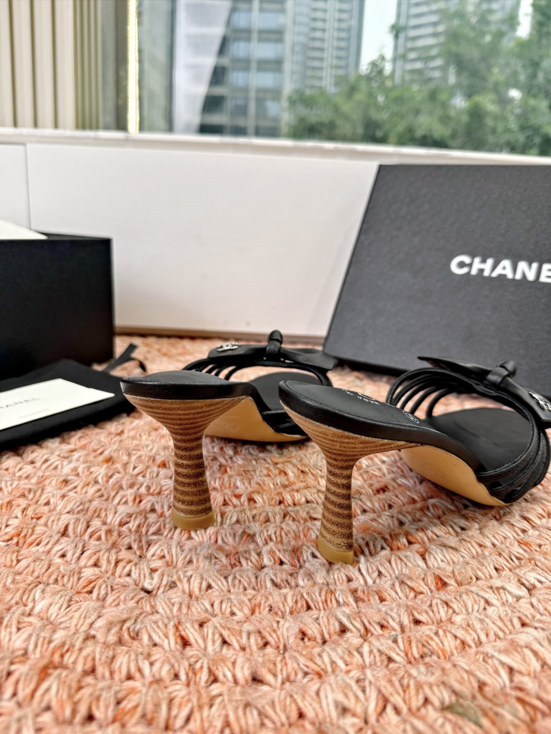 🌾G030😀顶级品质CHANE*｜小香2026走秀款猫跟蝴蝶结圆头高跟鞋凉鞋单鞋如果说季节有味道春夏应该