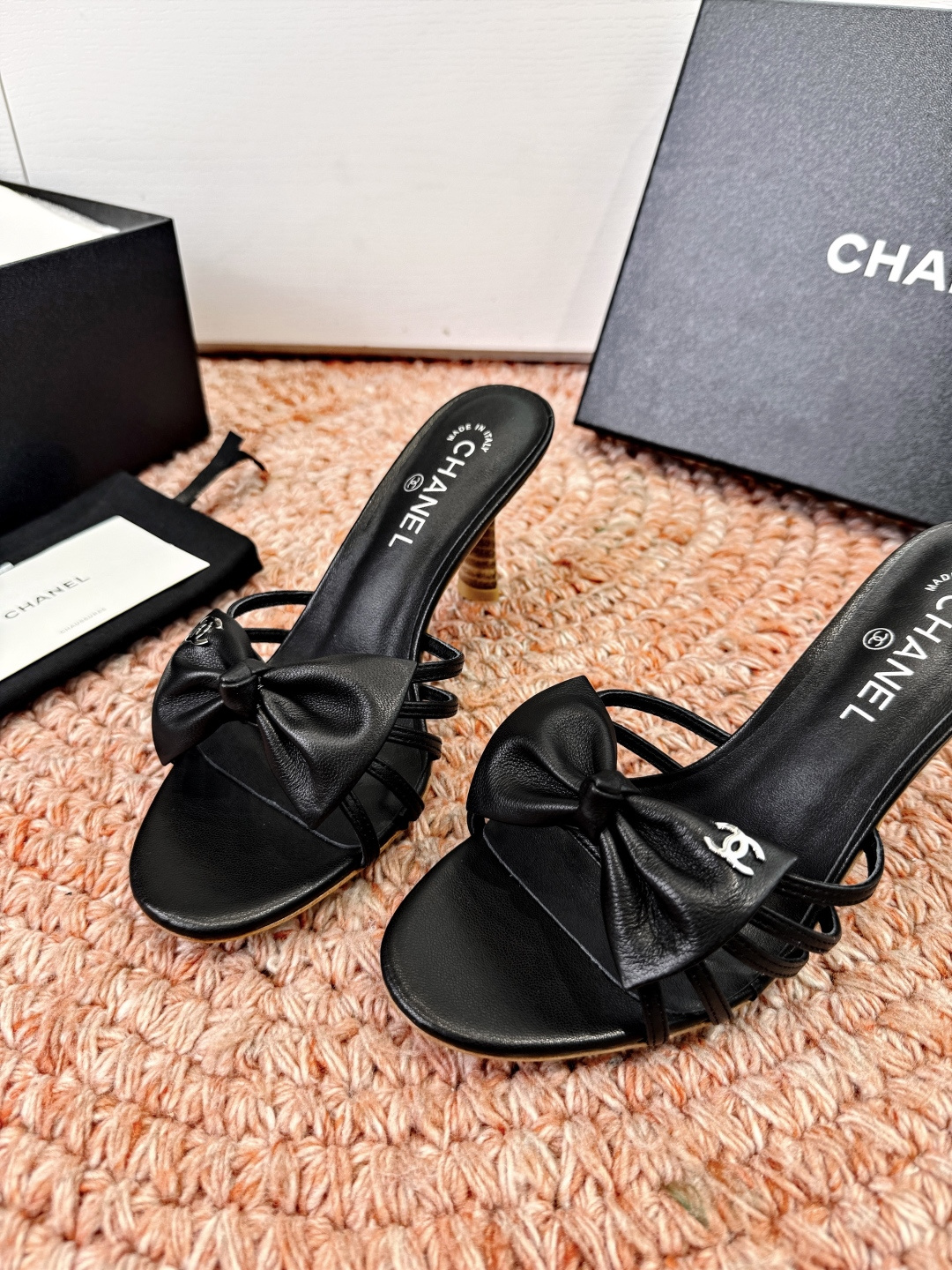 🌾G030😀顶级品质CHANE*｜小香2026走秀款猫跟蝴蝶结圆头高跟鞋凉鞋单鞋如果说季节有味道春夏应该